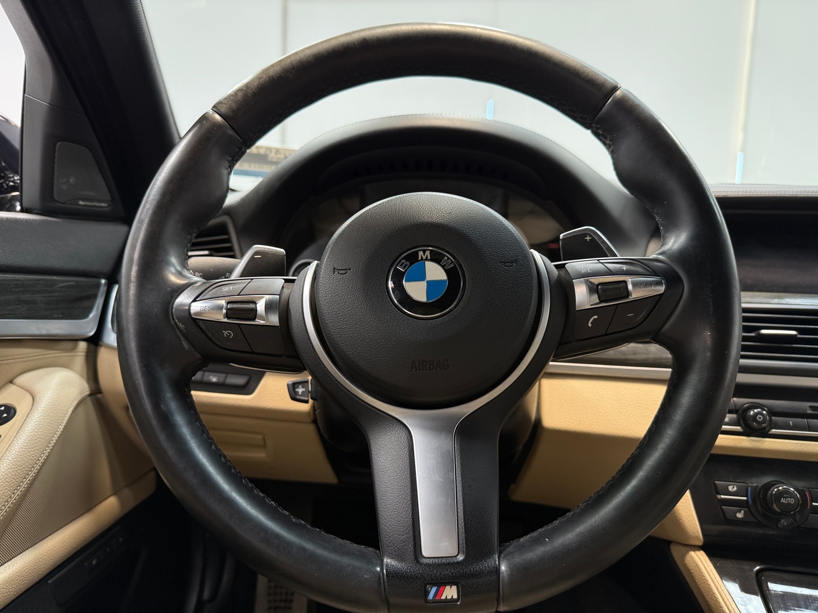 Thumbnail: 2016 BMW 5 Series - 4