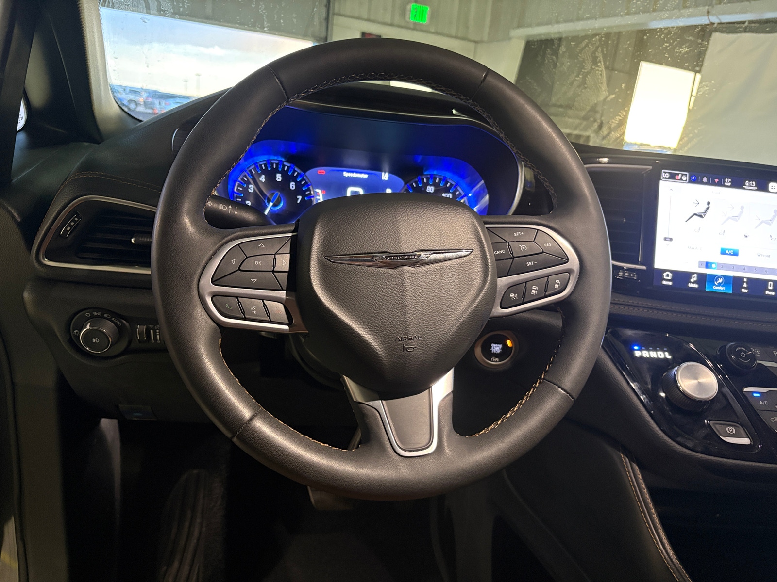 Thumbnail: 2022 Chrysler Pacifica - 4