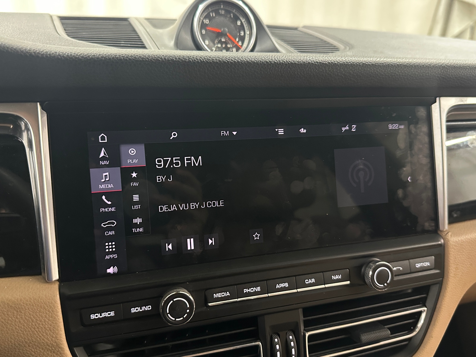 Thumbnail: 2020 Porsche Macan - 3