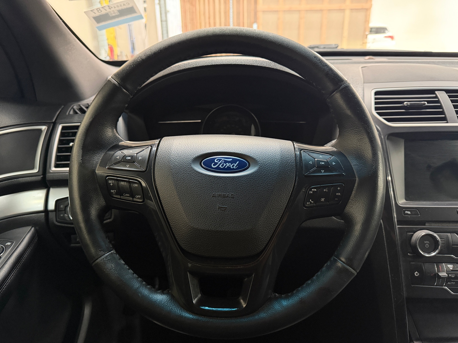 Thumbnail: 2017 Ford Explorer - 4