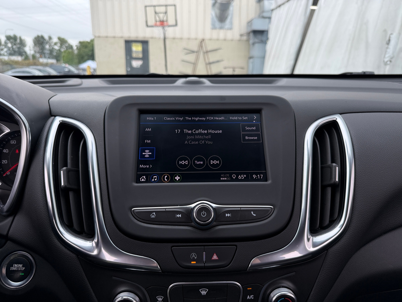 Thumbnail: 2022 Chevrolet Equinox - 4