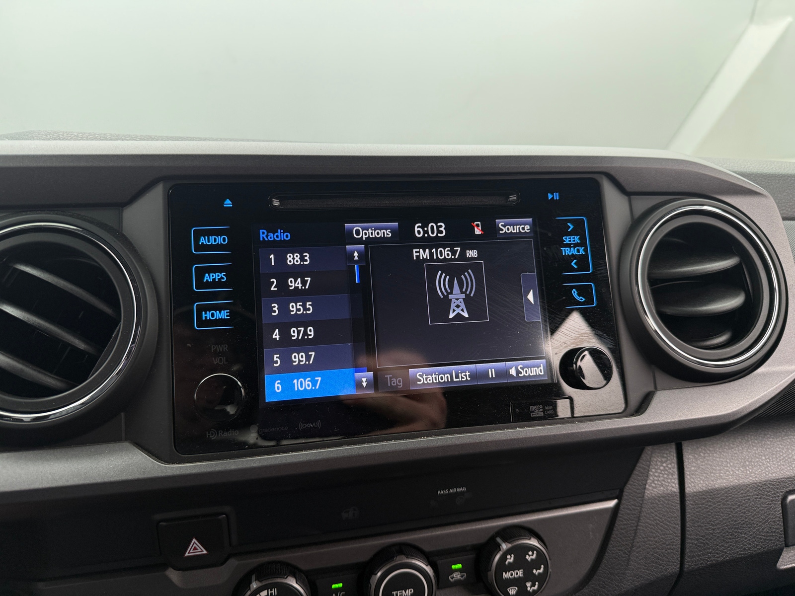 Thumbnail: 2019 Toyota Tacoma - 4