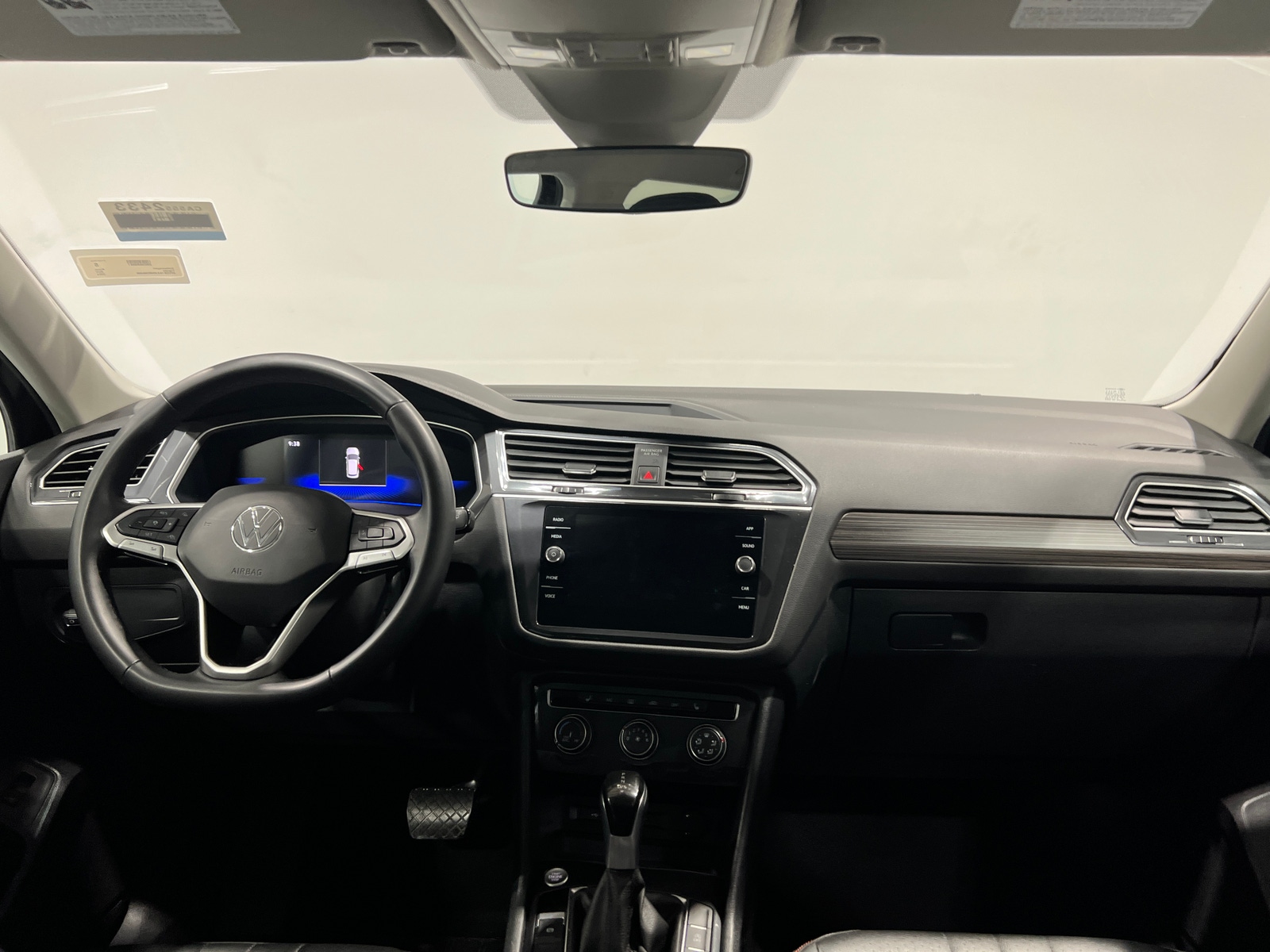 Thumbnail: 2024 Volkswagen Tiguan - 2