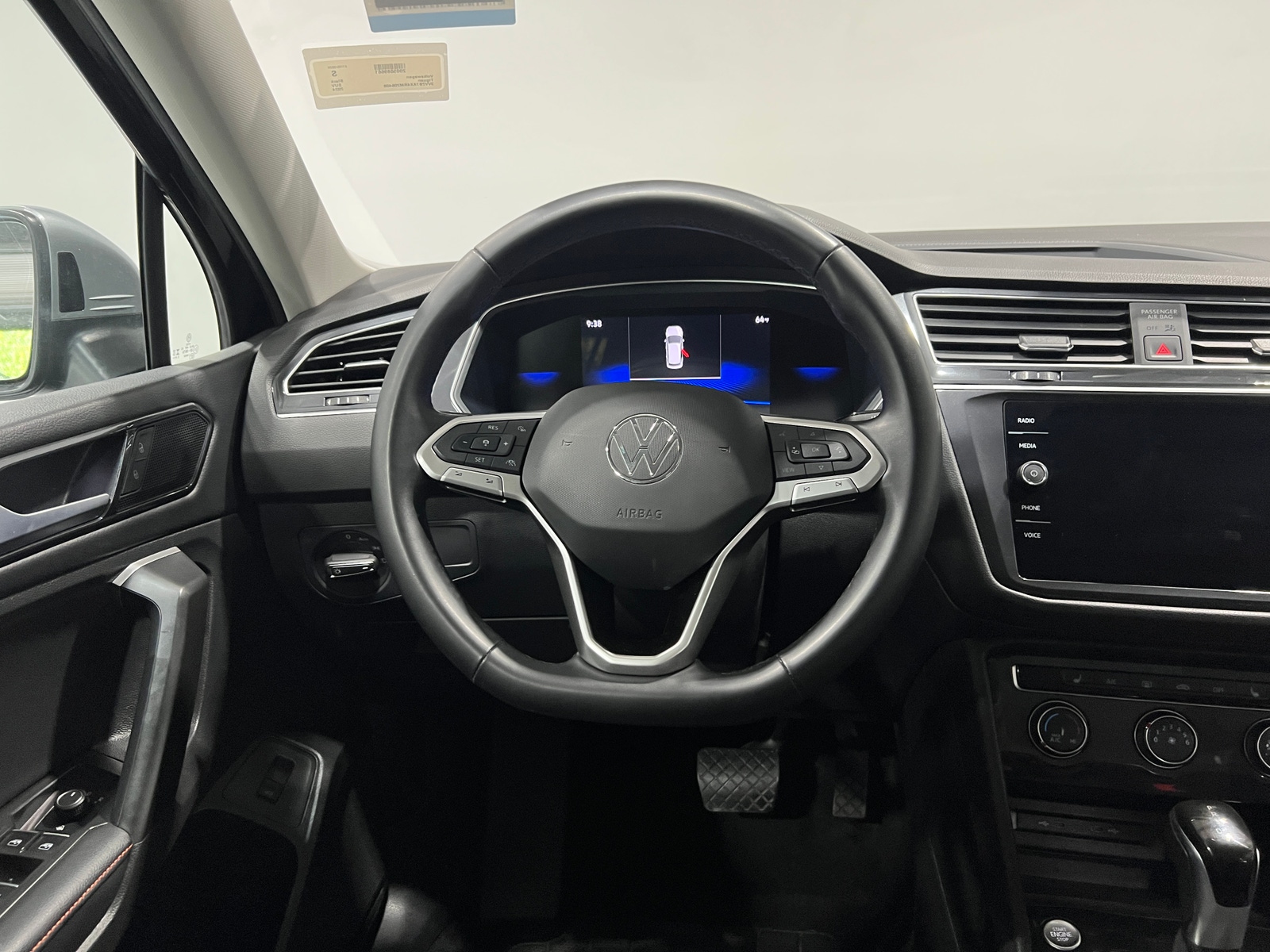 Thumbnail: 2024 Volkswagen Tiguan - 4