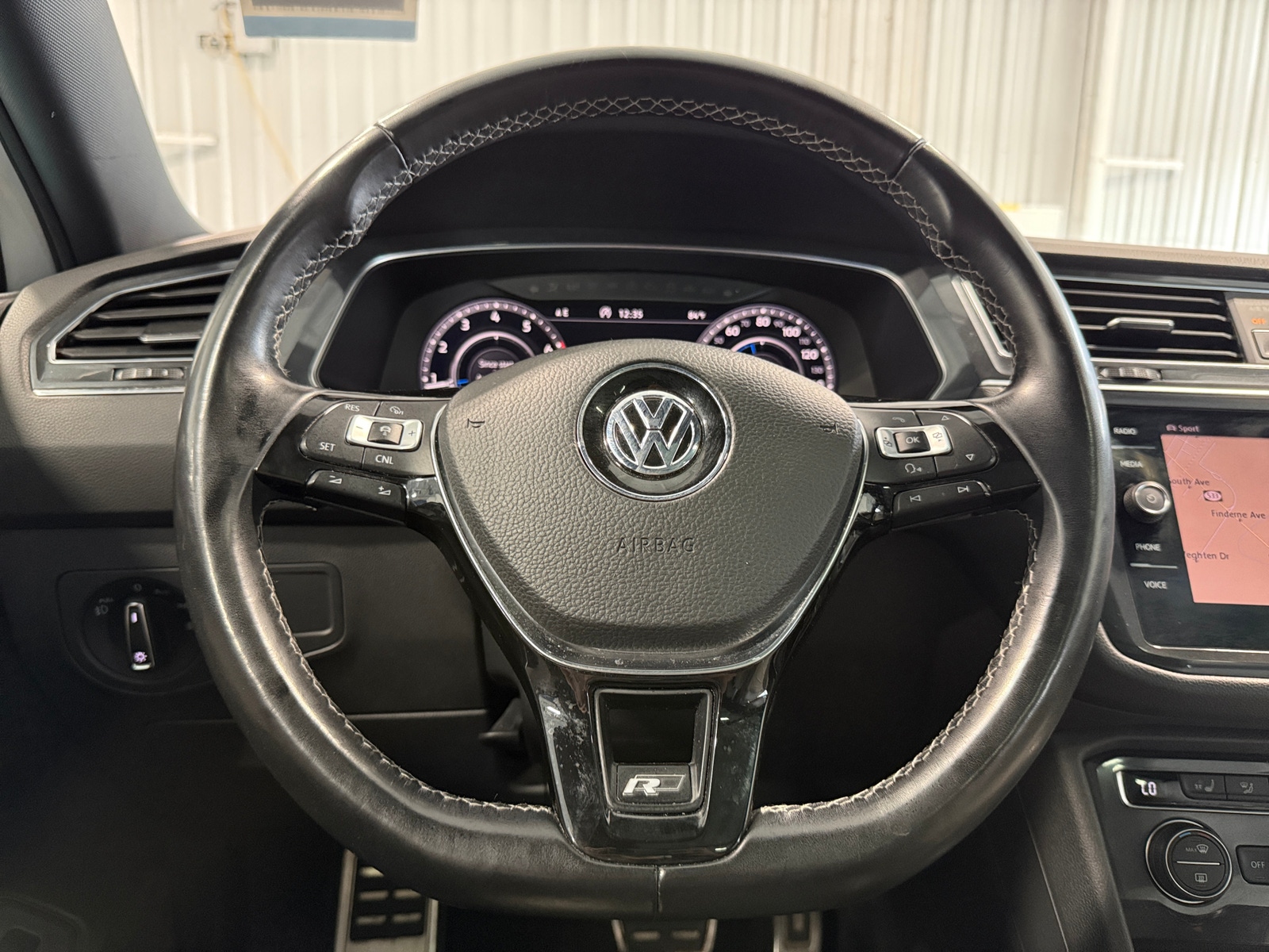Thumbnail: 2018 Volkswagen Tiguan - 4