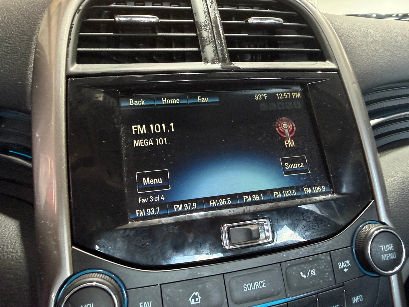 Thumbnail: 2015 Chevrolet Malibu - 3