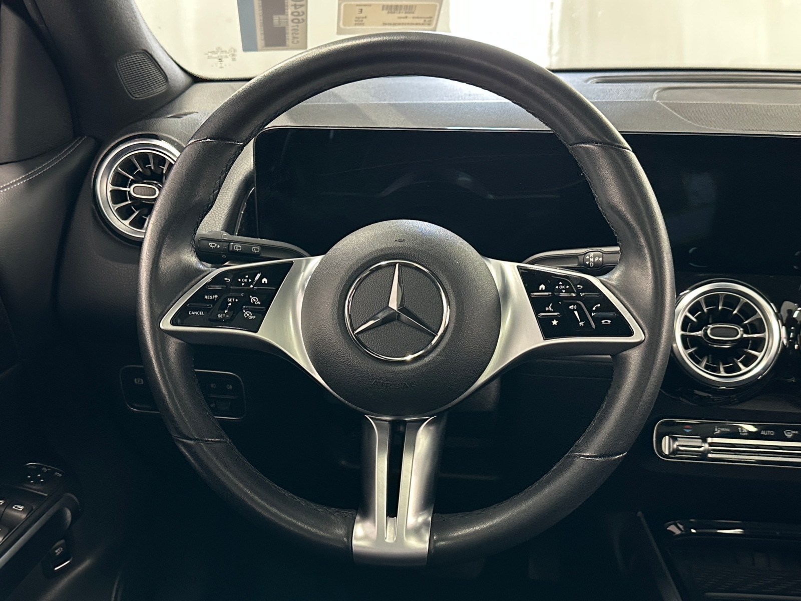 Thumbnail: 2025 Mercedes-Benz GLB - 4