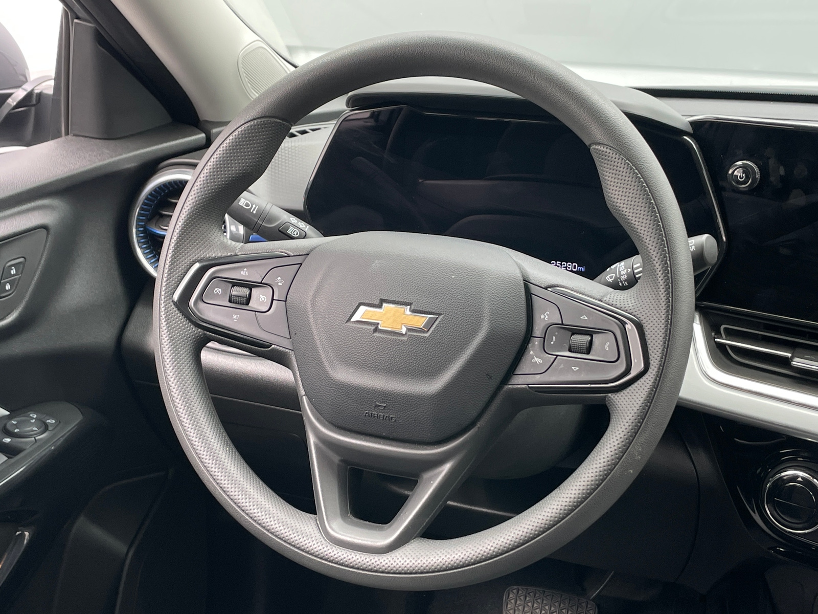 Thumbnail: 2025 Chevrolet Trax - 4