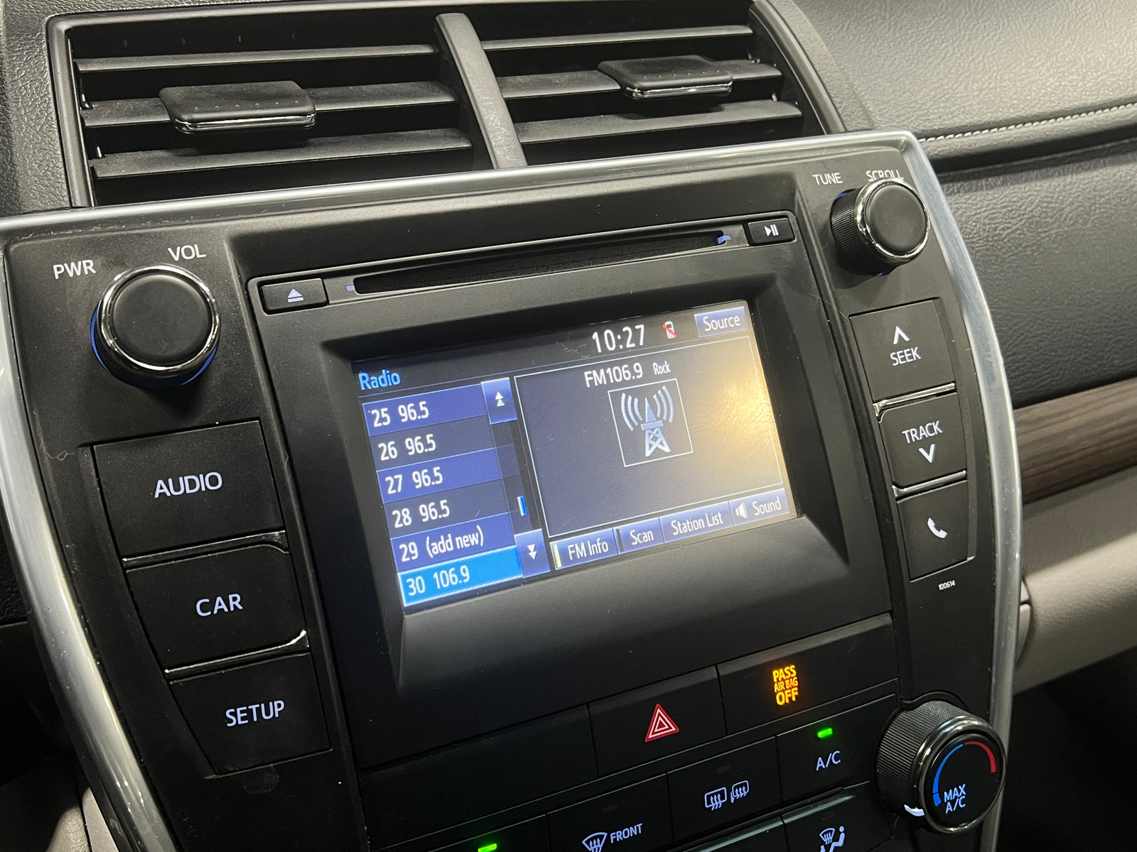 Thumbnail: 2016 Toyota Camry - 4