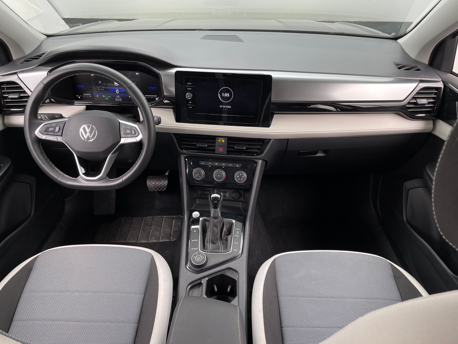 Thumbnail: 2025 Volkswagen Taos - 3