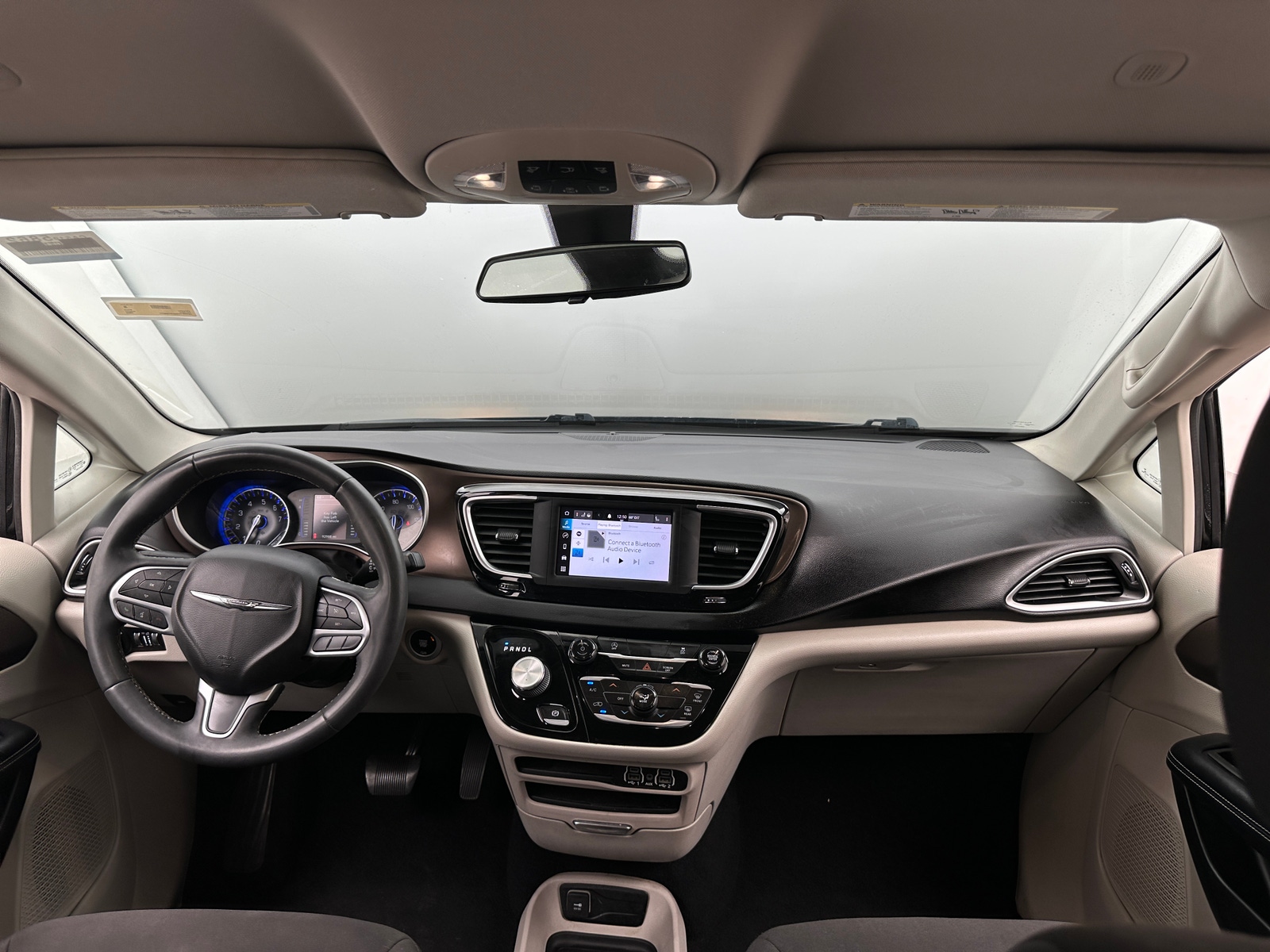 Thumbnail: 2022 Chrysler Voyager - 3