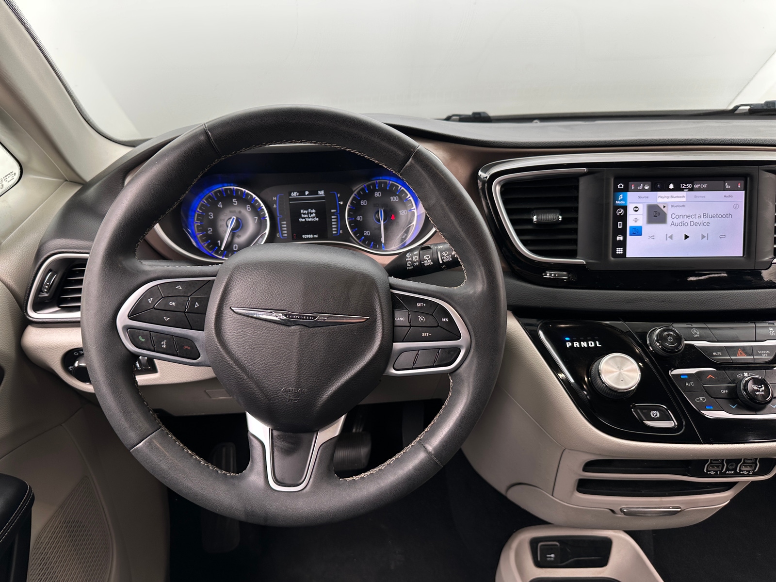 Thumbnail: 2022 Chrysler Voyager - 5