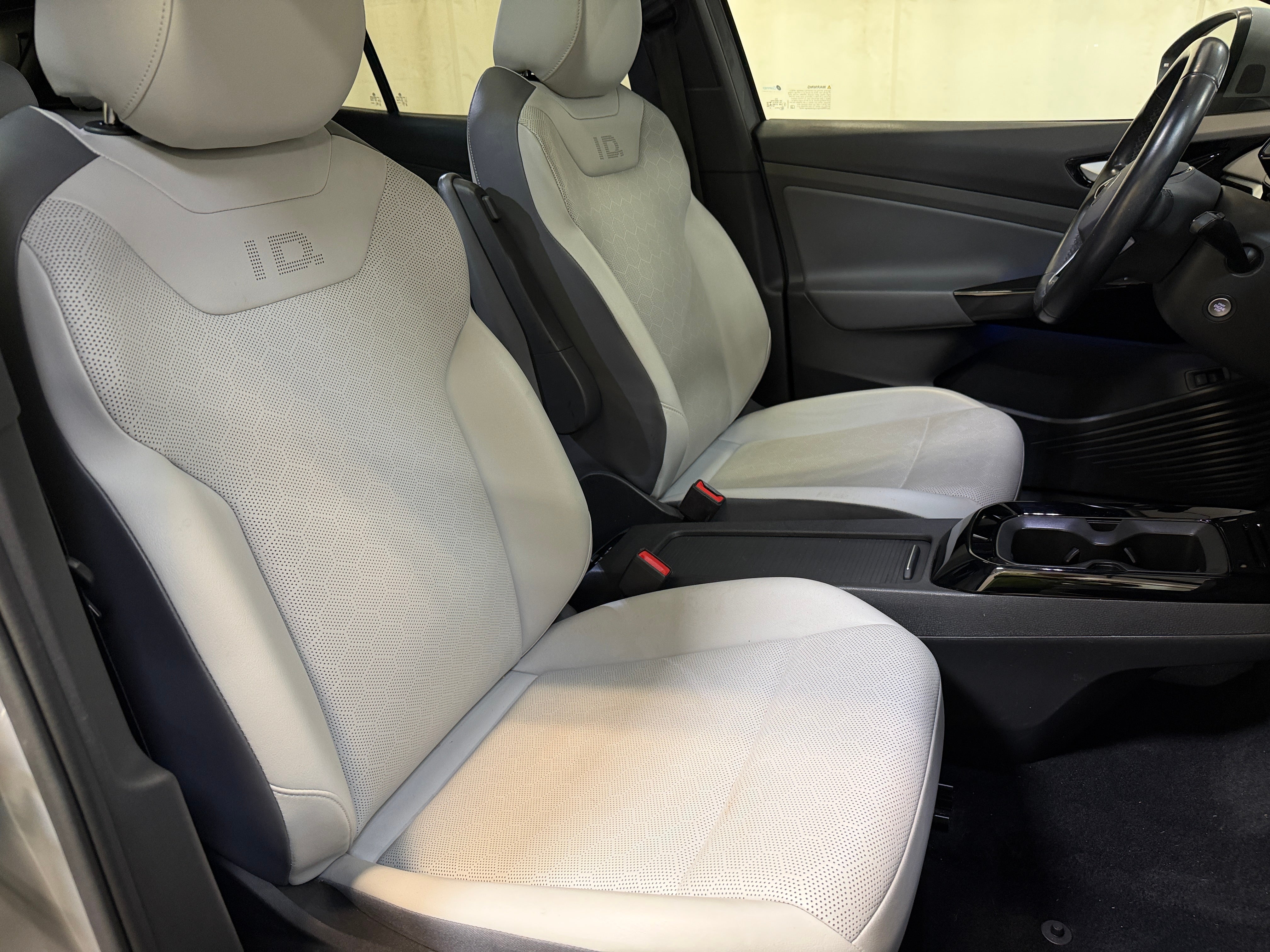 Used 2022 Volkswagen ID.4 PRO S with VIN WVGTMPE28NP073261 for sale in Pewaukee, WI