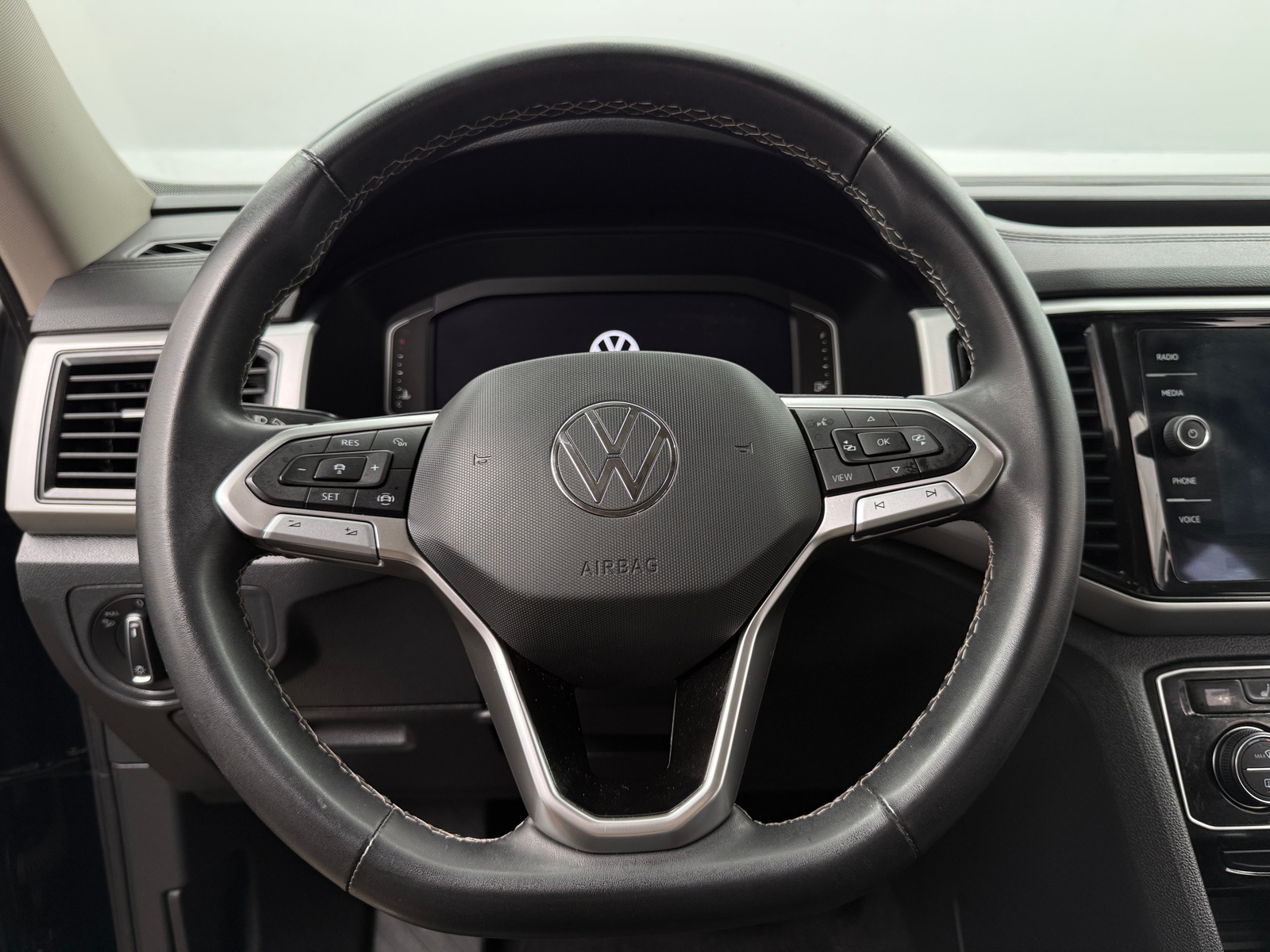 Thumbnail: 2022 Volkswagen Atlas - 4