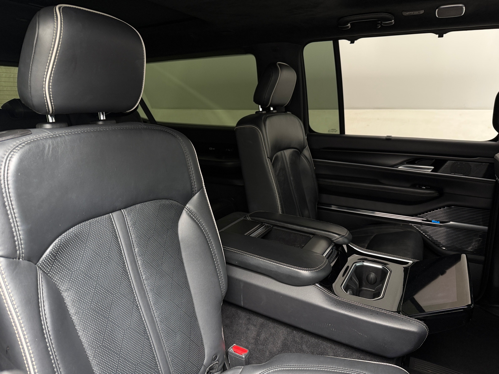 Thumbnail: 2024 Jeep Grand Wagoneer L - 5