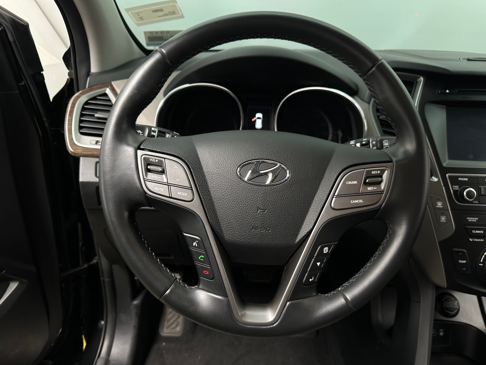 Thumbnail: 2017 Hyundai Santa Fe - 4