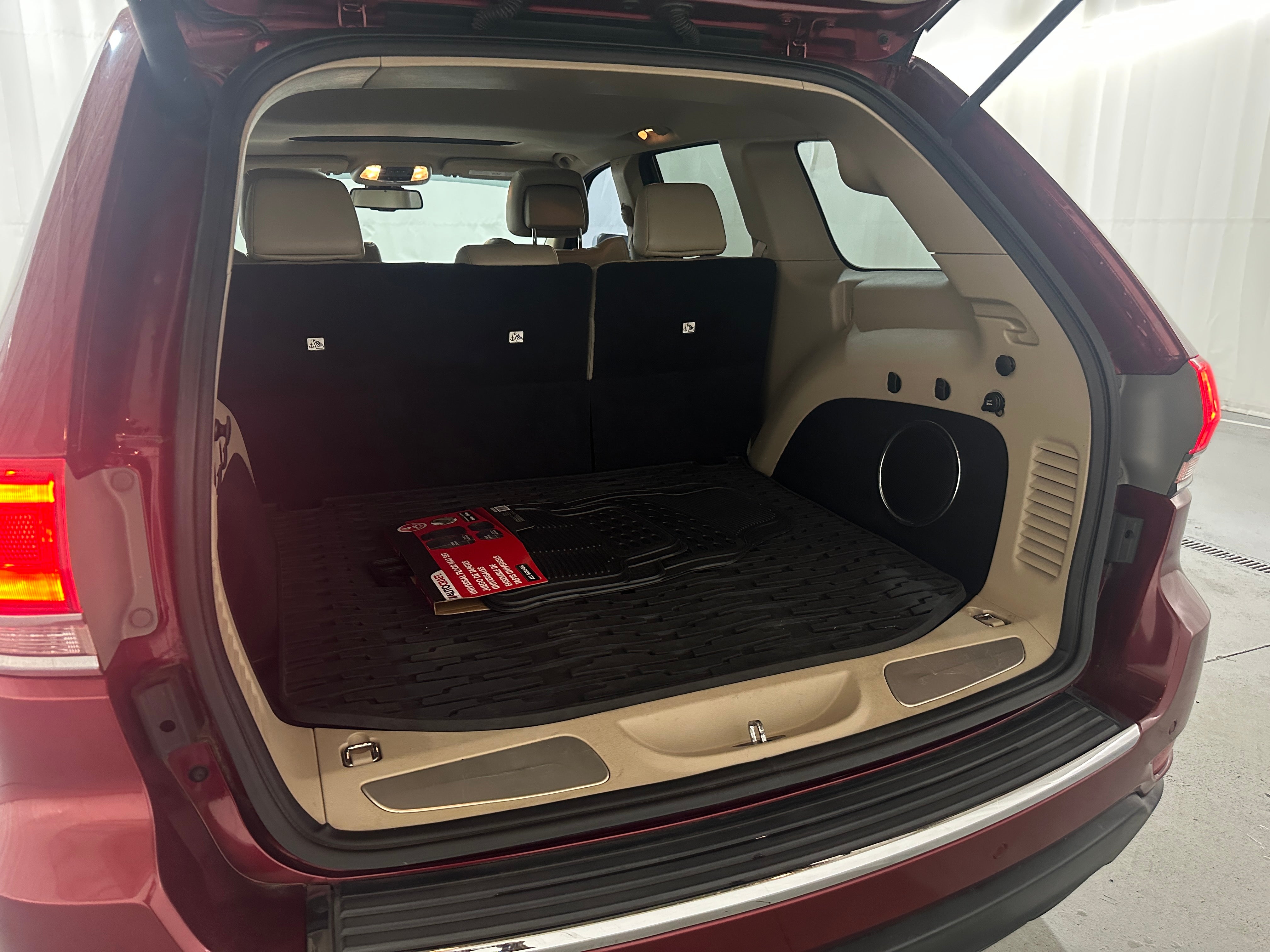 Used 2014 Jeep Grand Cherokee Limited with VIN 1C4RJEBG1EC234648 for sale in Pewaukee, WI