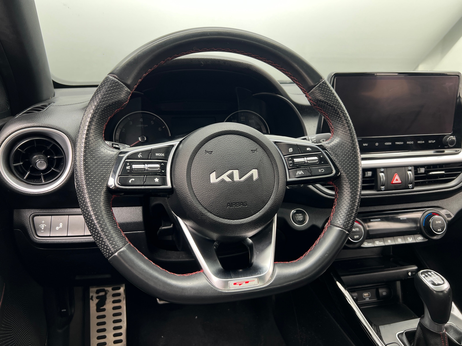 Thumbnail: 2023 Kia Forte - 4