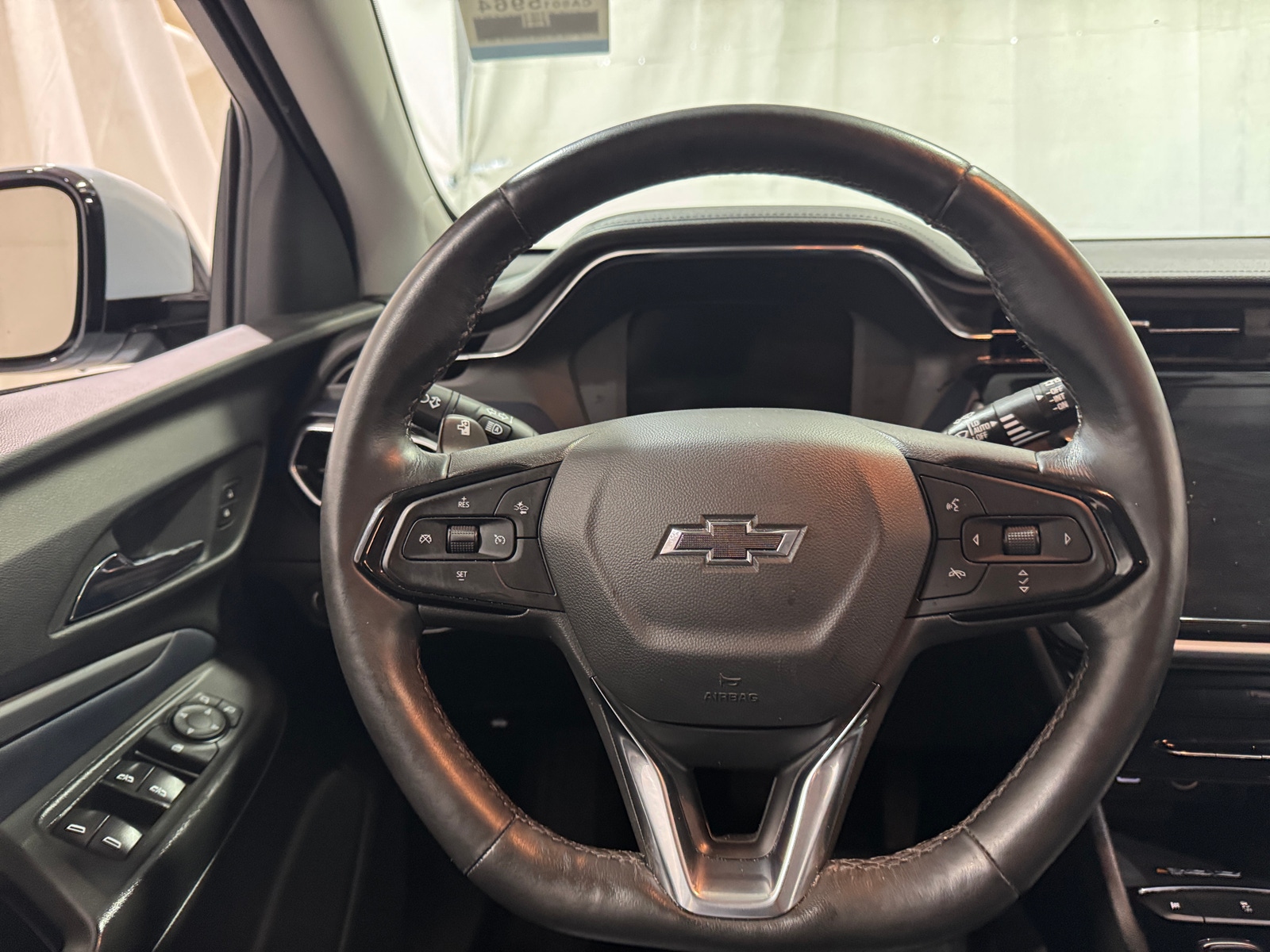 Thumbnail: 2023 Chevrolet Bolt EUV - 4
