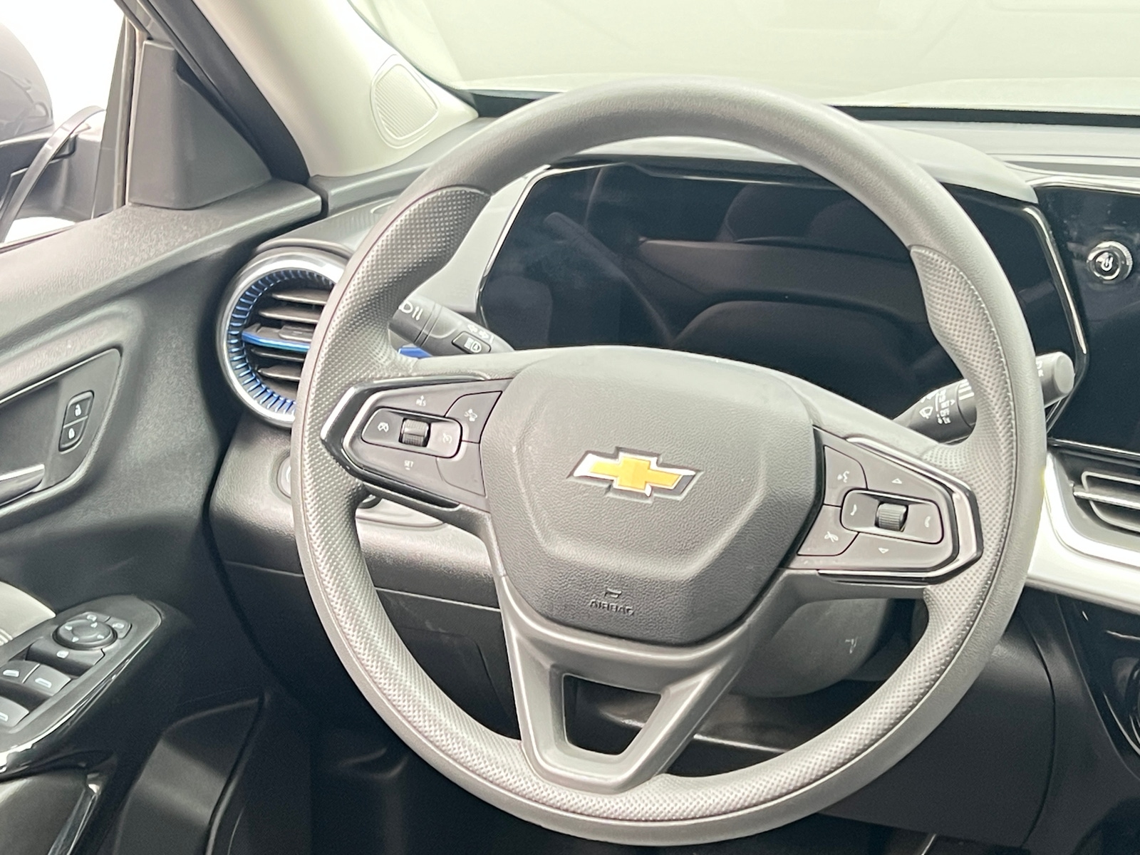 Thumbnail: 2025 Chevrolet Trax - 4