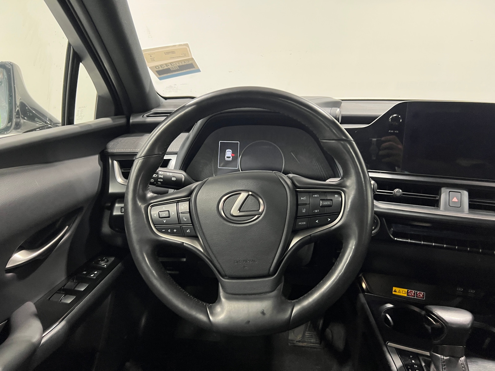Thumbnail: 2023 Lexus UX - 4
