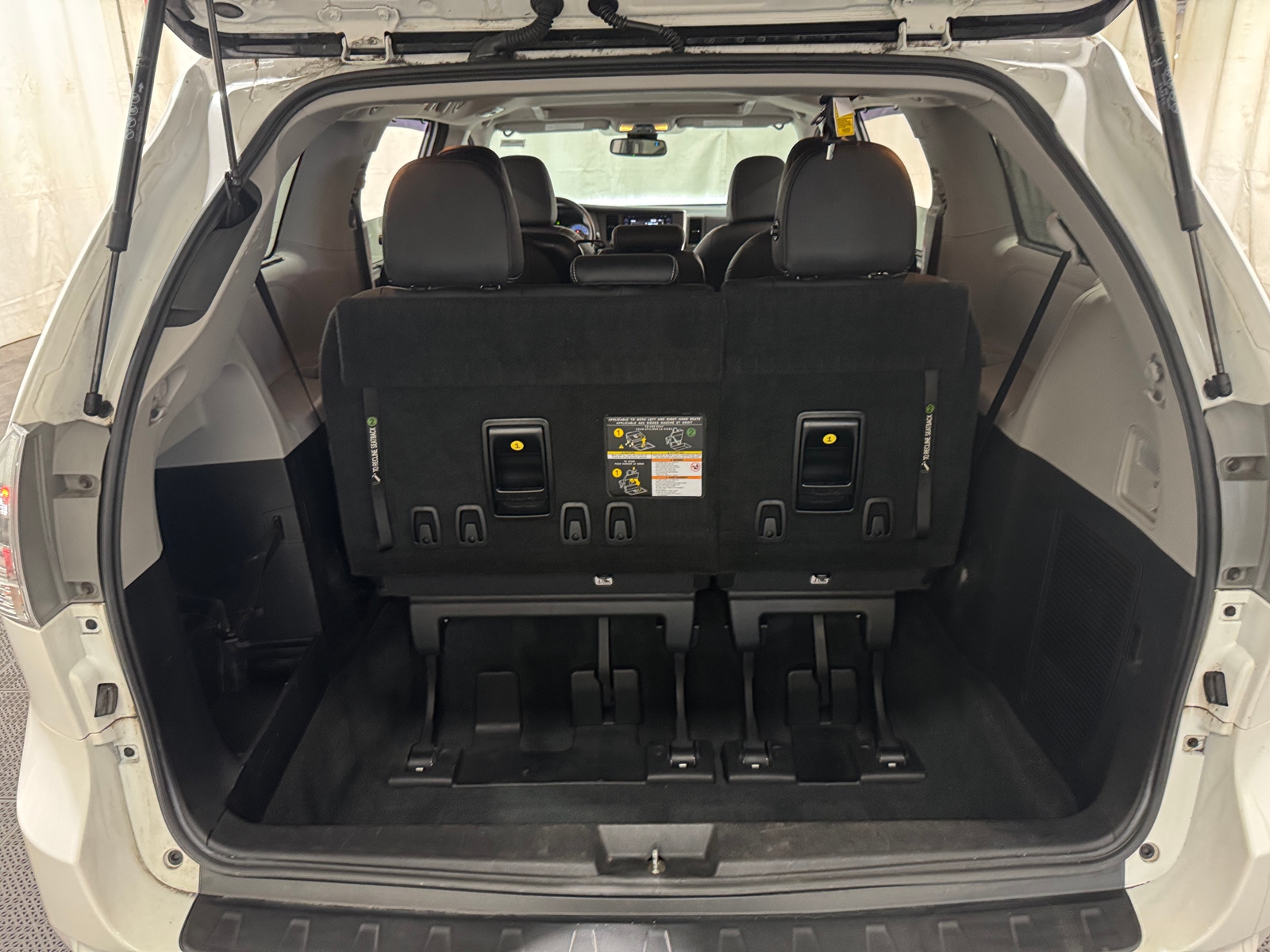 Thumbnail: 2020 Toyota Sienna - 6