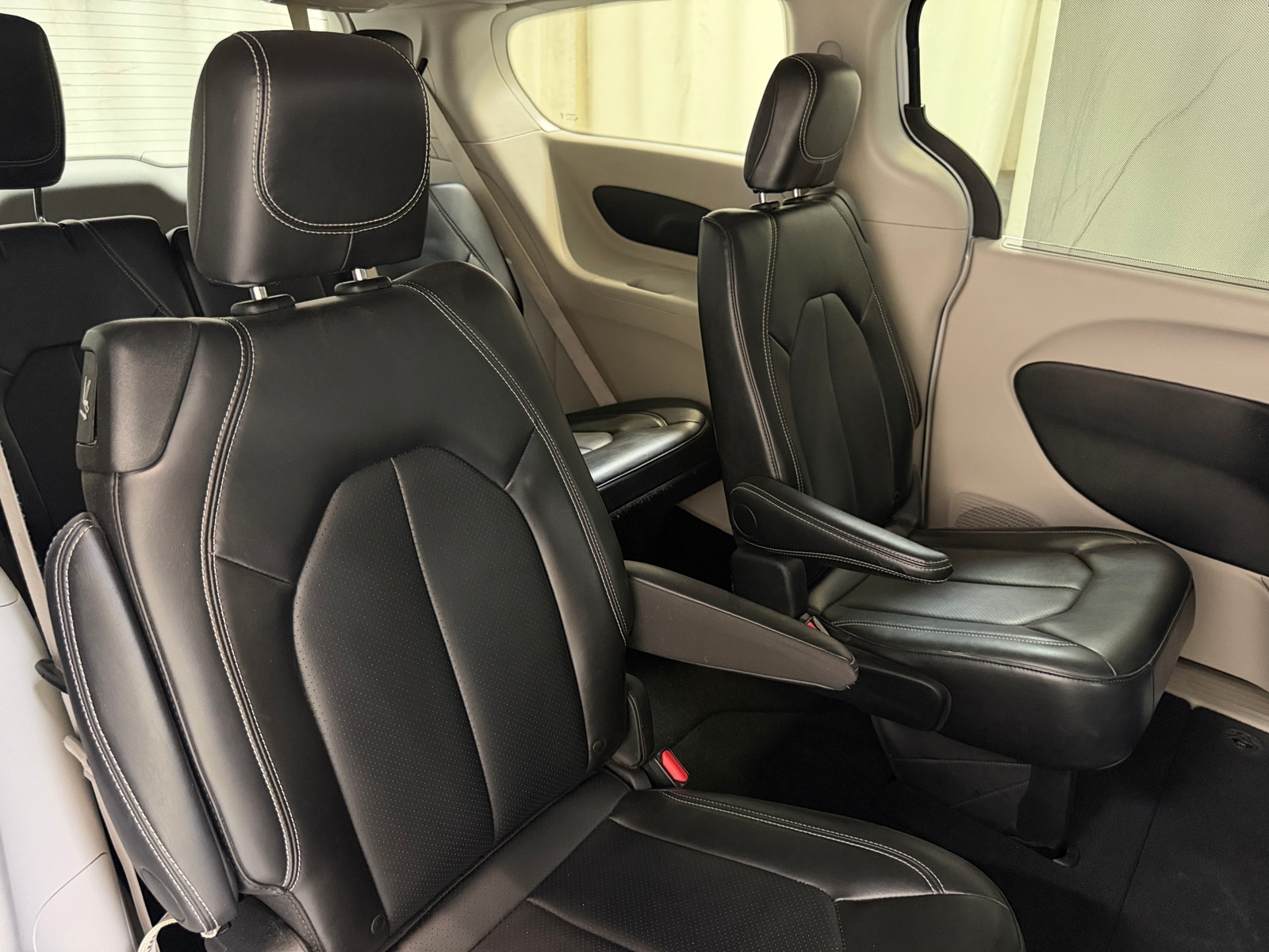 Thumbnail: 2024 Chrysler Pacifica - 5