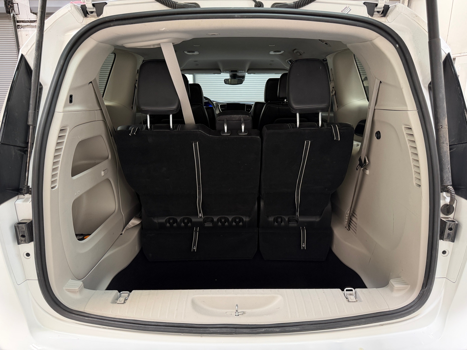 Thumbnail: 2024 Chrysler Pacifica - 6