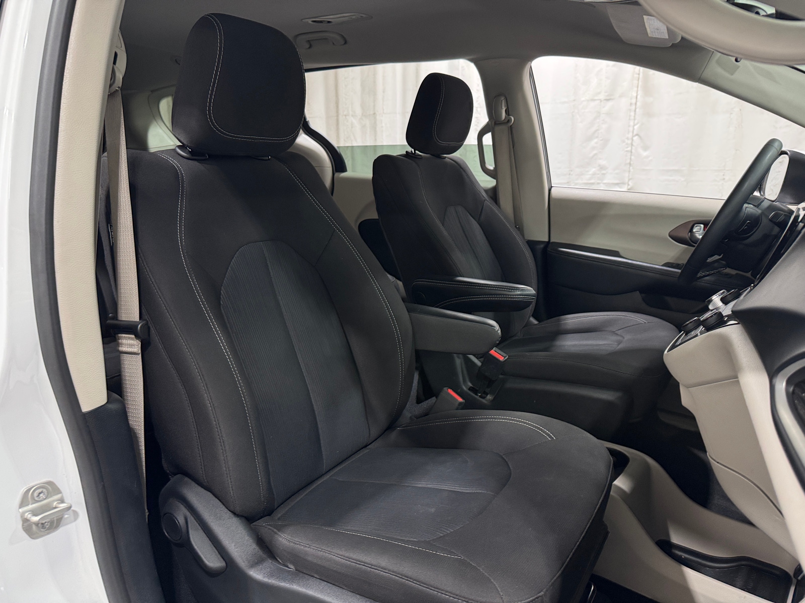 Thumbnail: 2023 Chrysler Voyager - 2