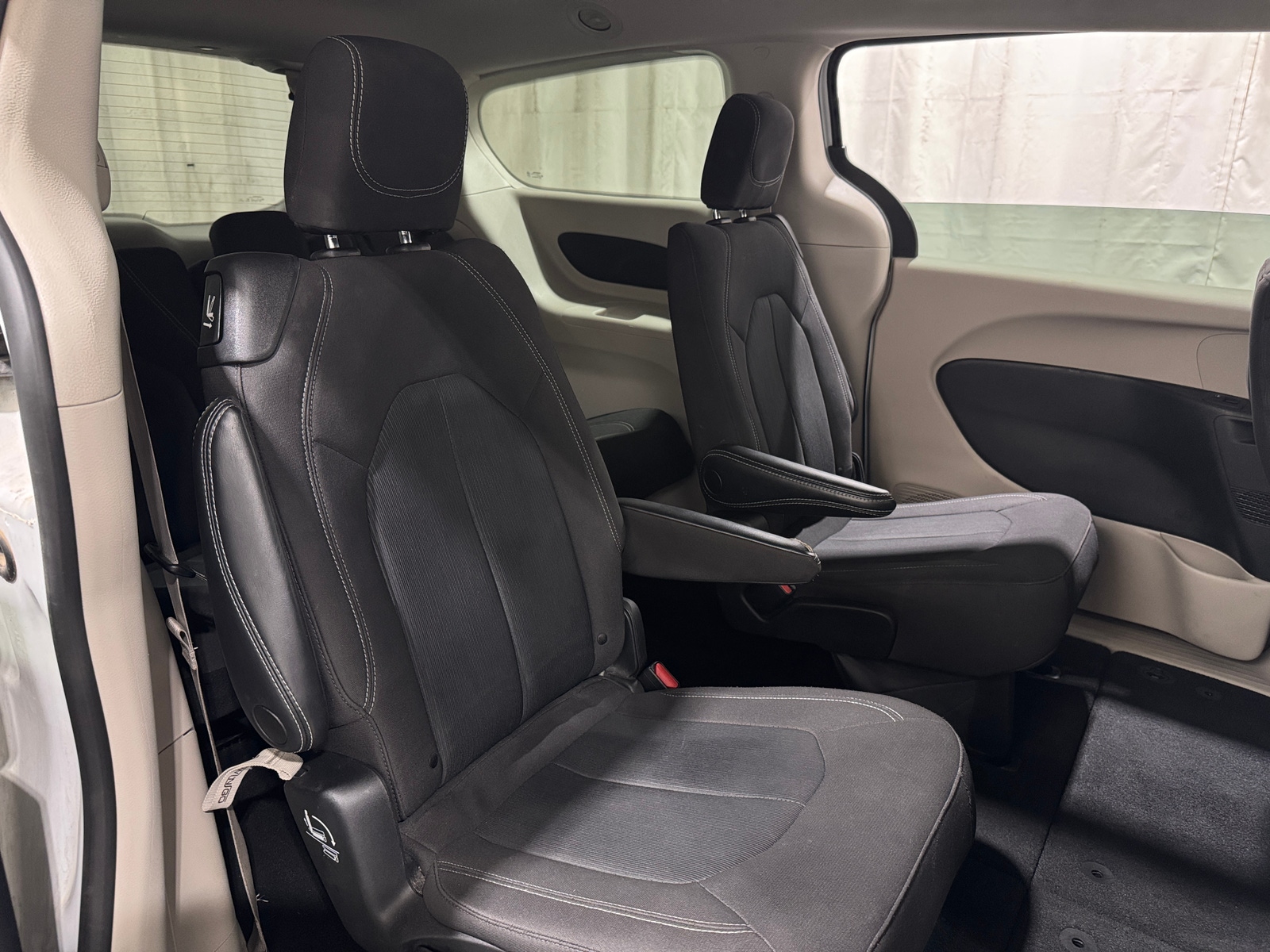 Thumbnail: 2023 Chrysler Voyager - 6