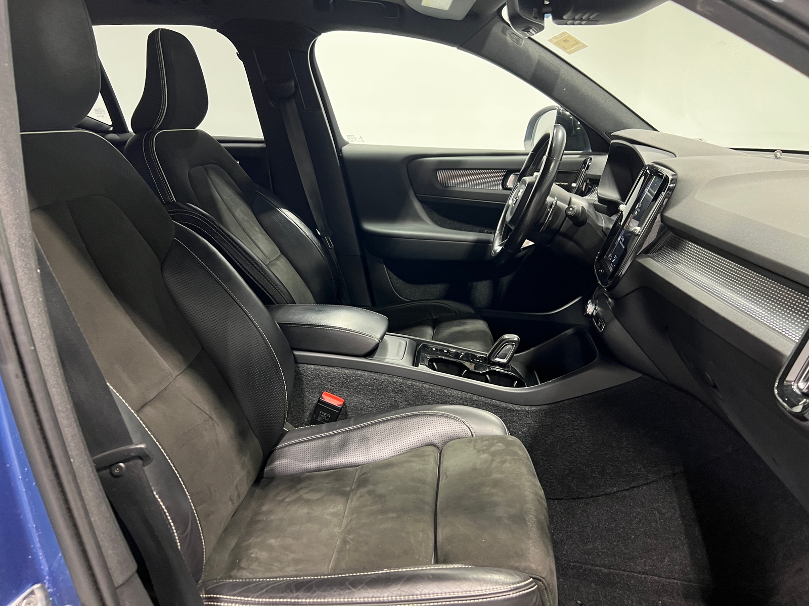 Thumbnail: 2019 Volvo XC40 - 2