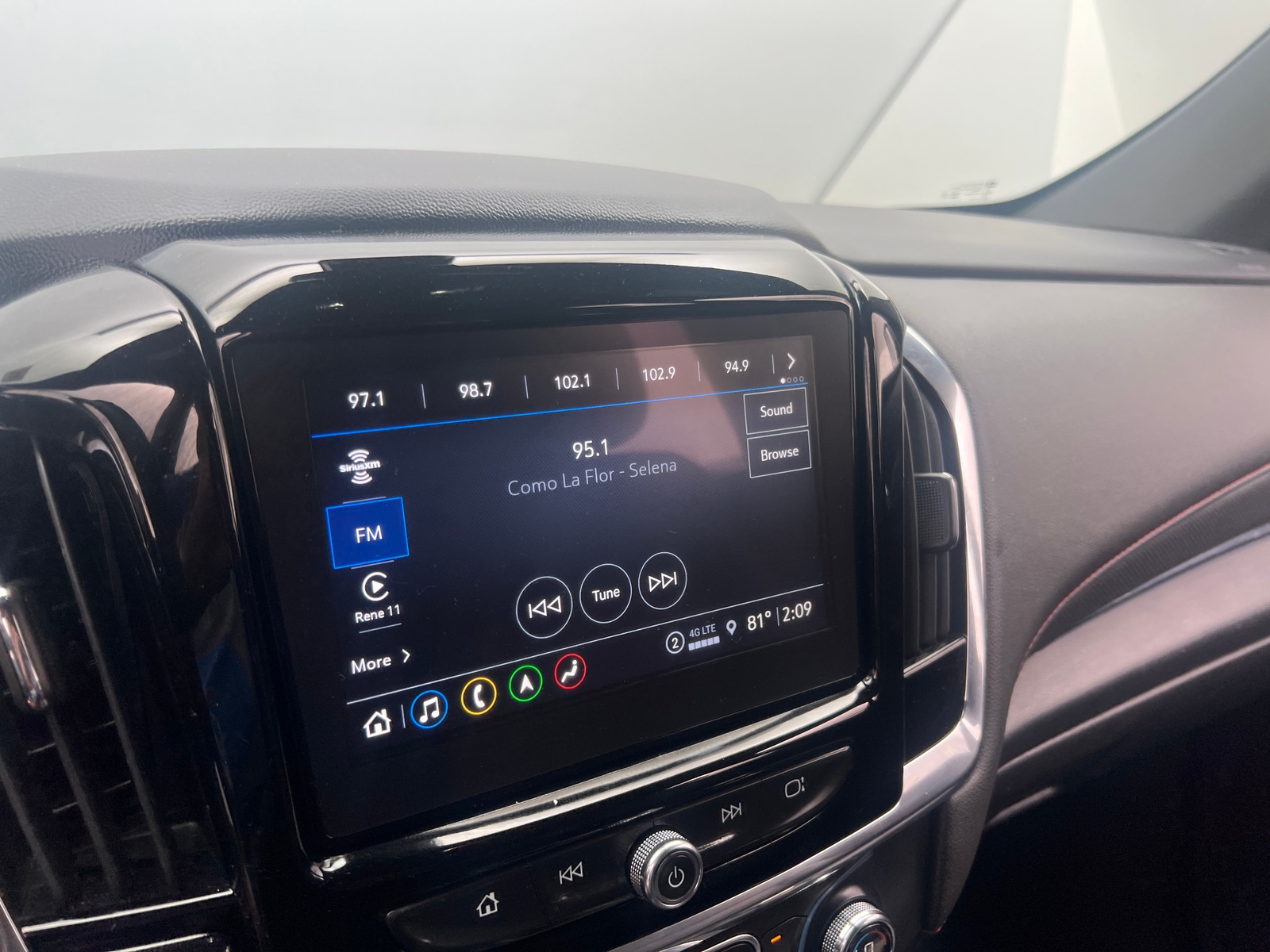 Thumbnail: 2023 Chevrolet Traverse - 3