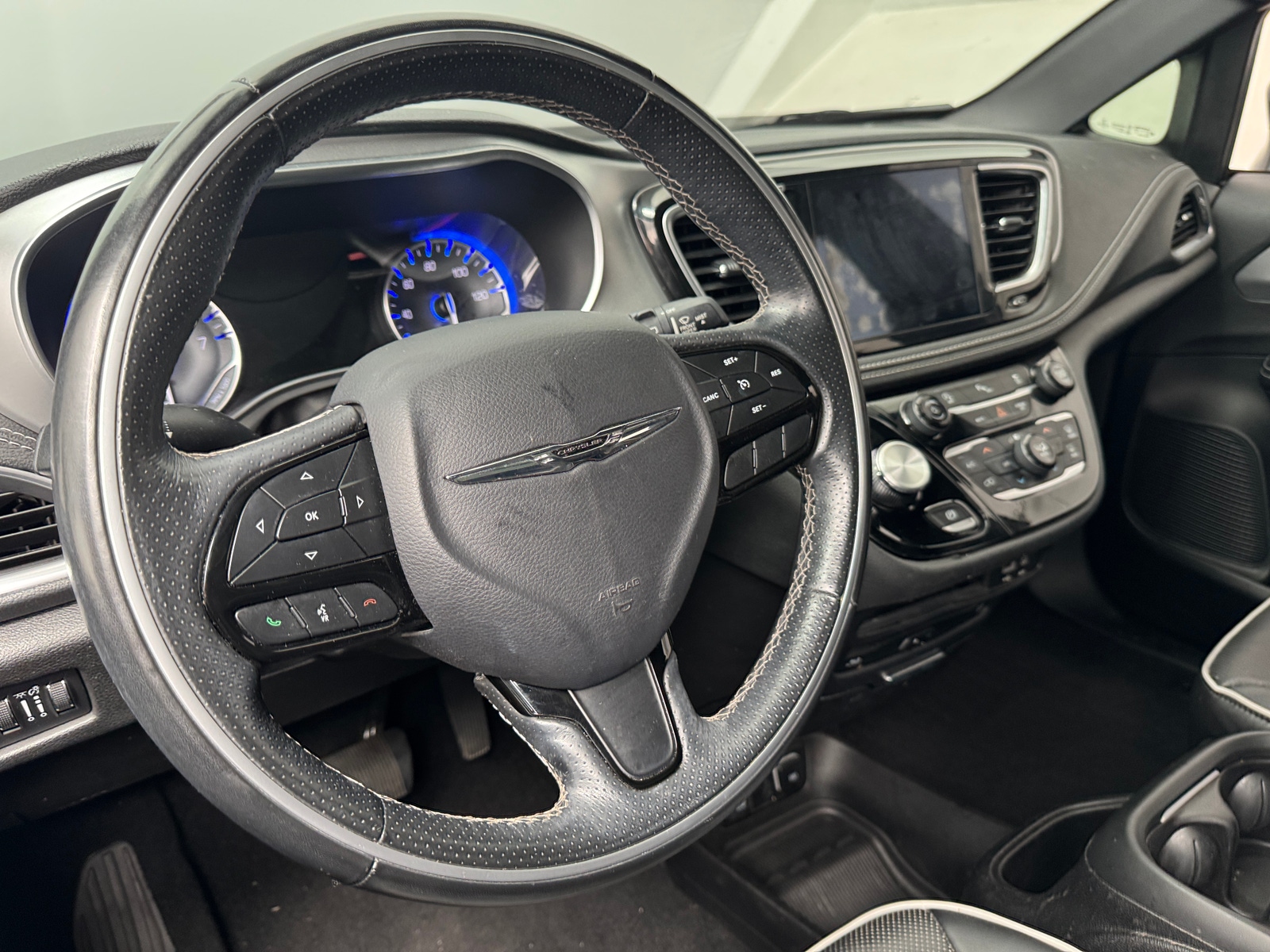 Thumbnail: 2018 Chrysler Pacifica - 4