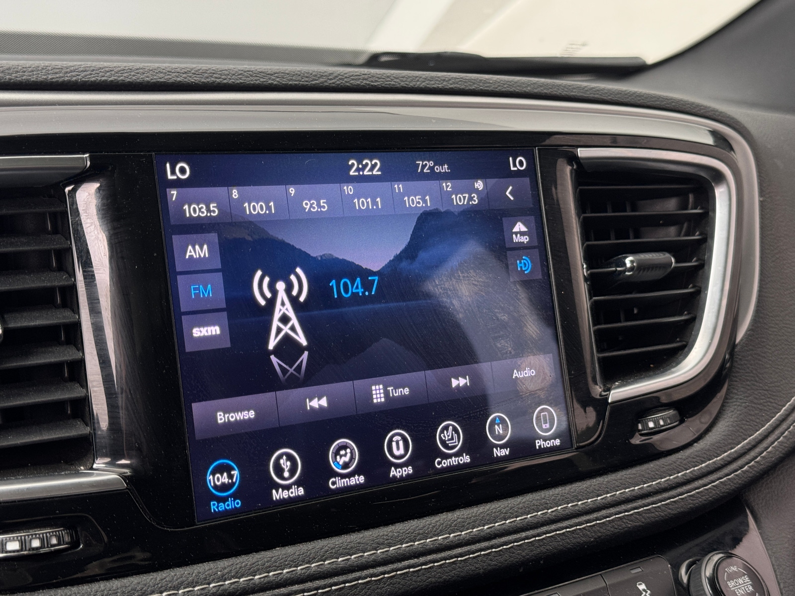 Thumbnail: 2018 Chrysler Pacifica - 3