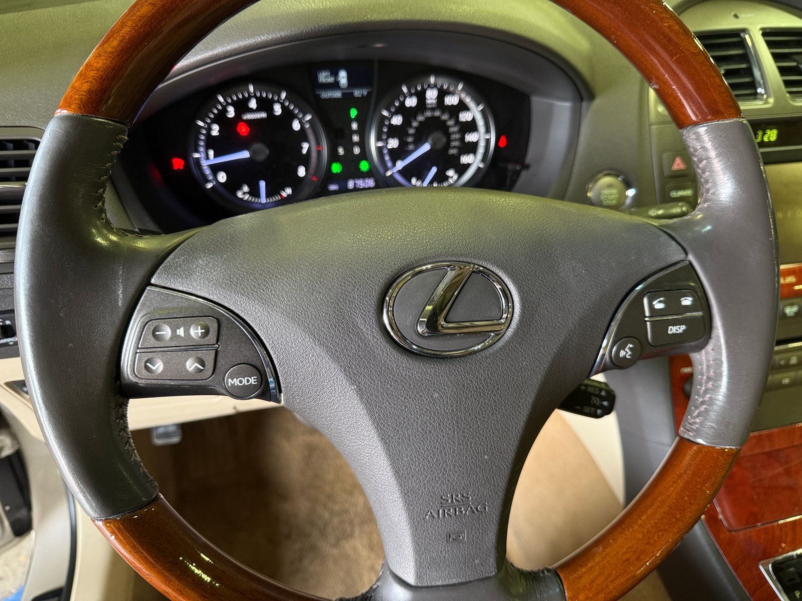 Thumbnail: 2011 Lexus ES - 4