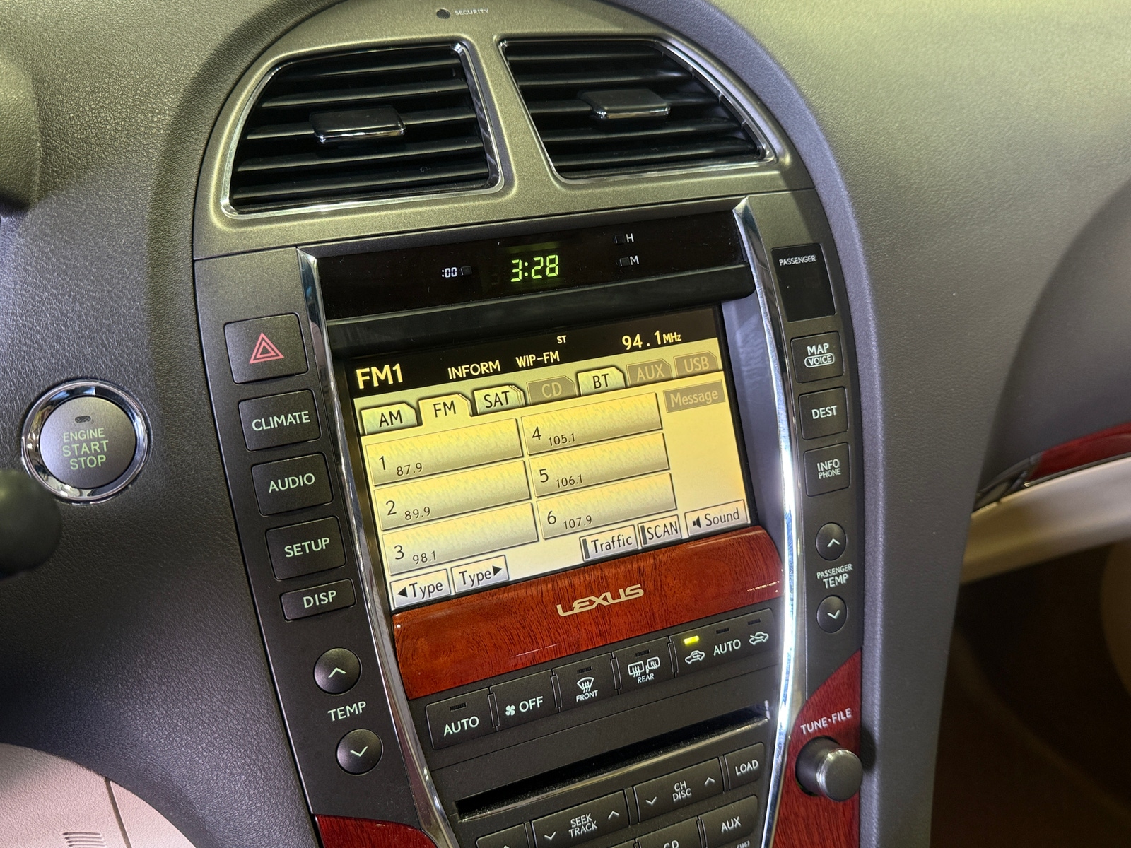 Thumbnail: 2011 Lexus ES - 3