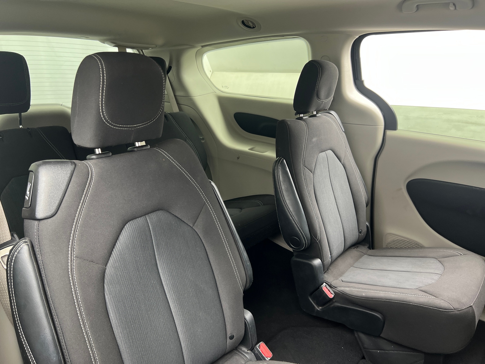 Thumbnail: 2023 Chrysler Voyager - 6
