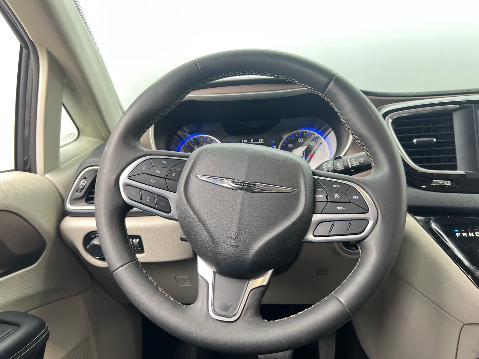 Thumbnail: 2023 Chrysler Voyager - 5