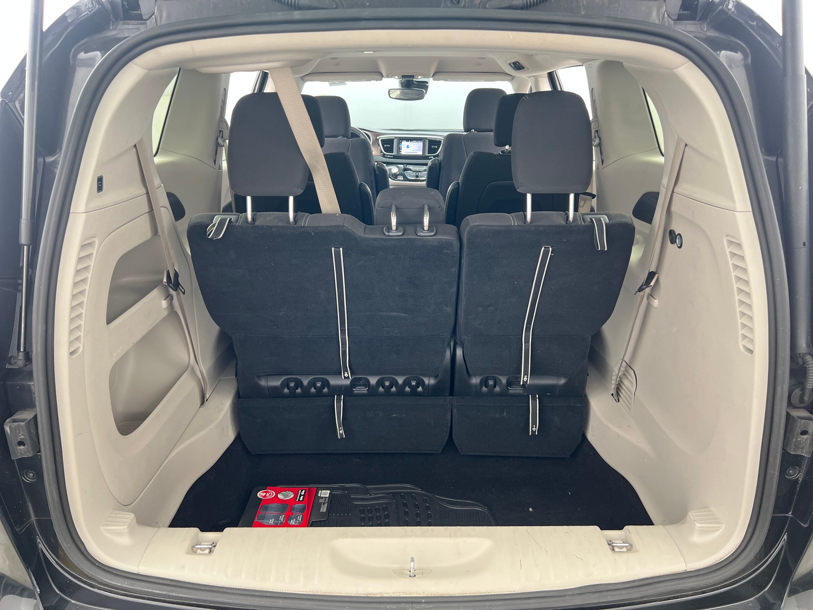 Thumbnail: 2023 Chrysler Voyager - 7
