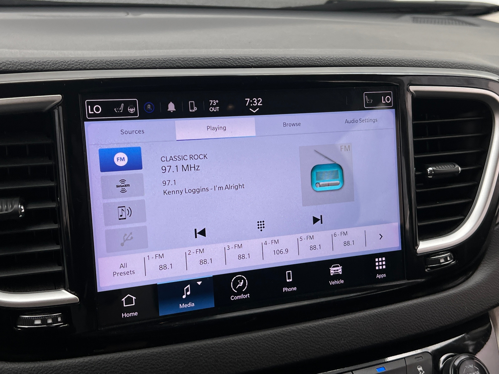 Thumbnail: 2024 Chrysler Pacifica - 3