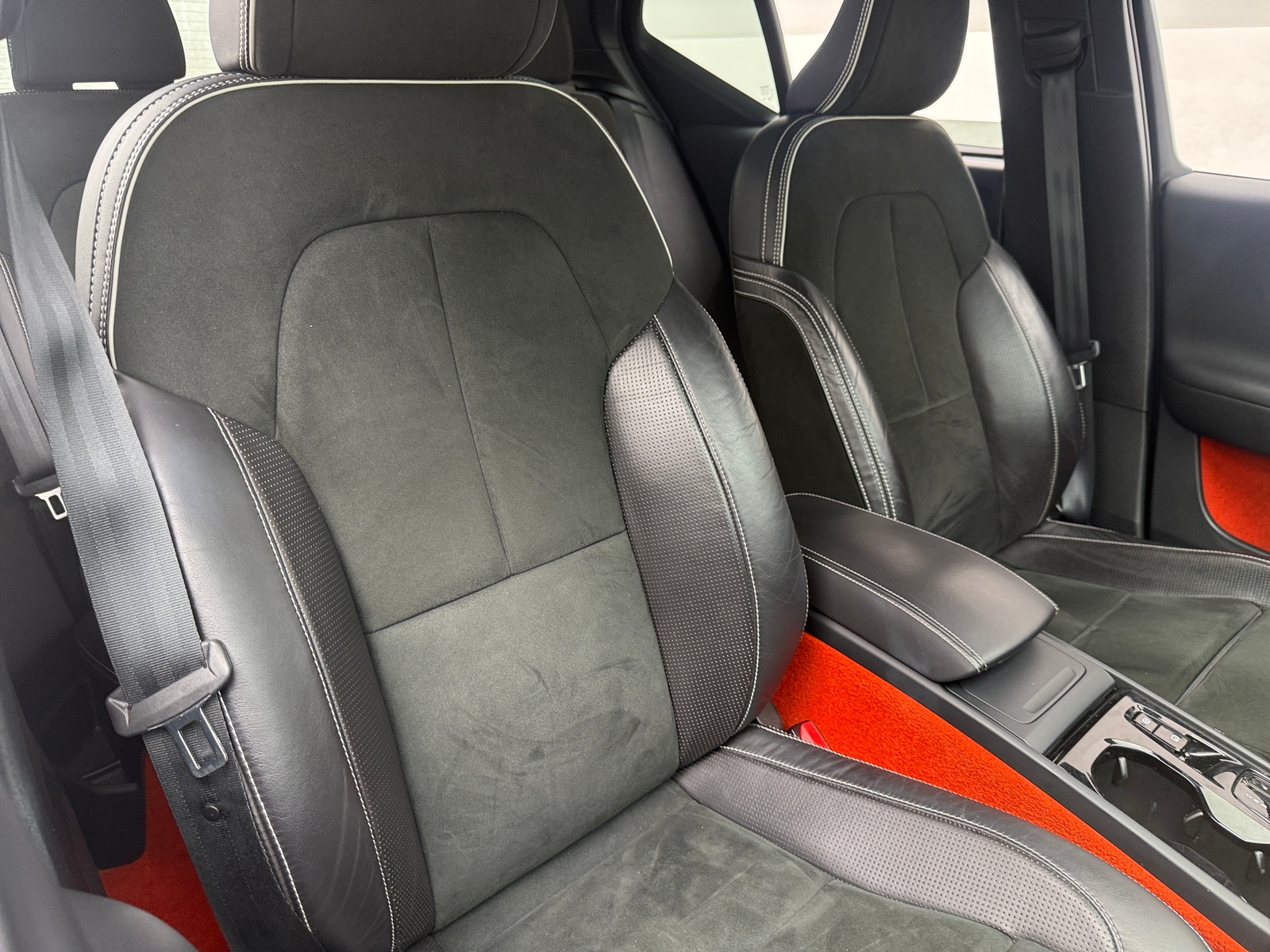 Thumbnail: 2020 Volvo XC40 - 2