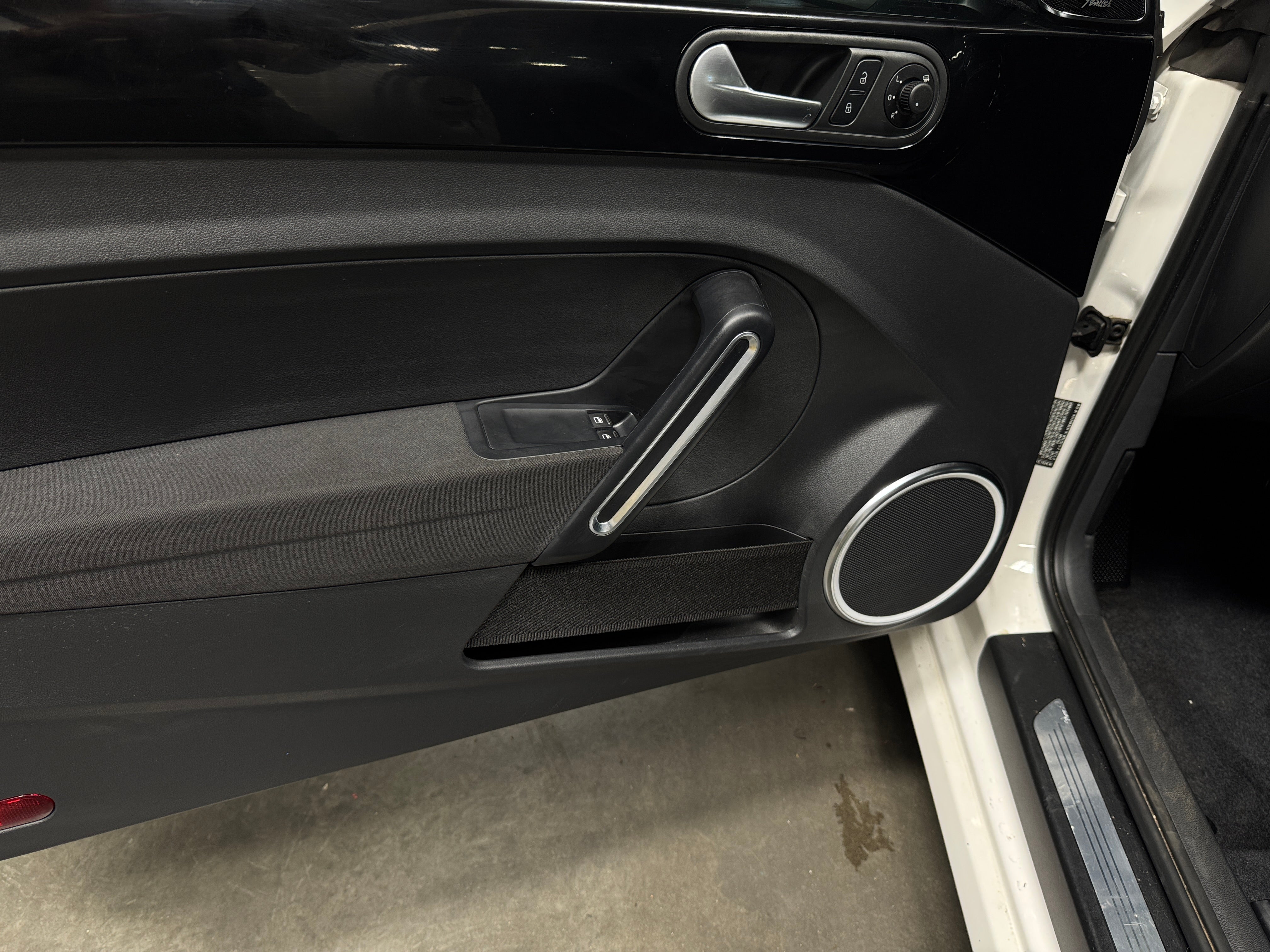 Used 2012 Volkswagen Beetle 2.0 with VIN 3VWVA7AT5CM653748 for sale in Pewaukee, WI