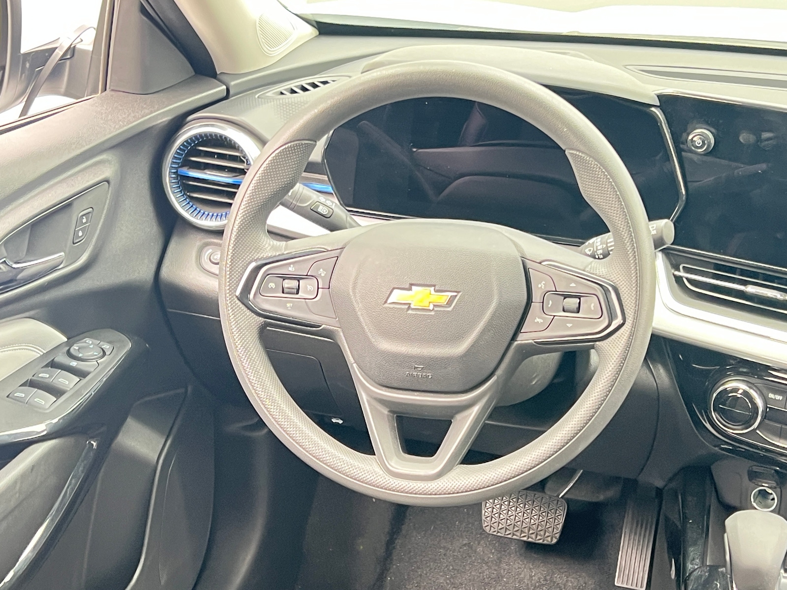 Thumbnail: 2025 Chevrolet Trax - 4