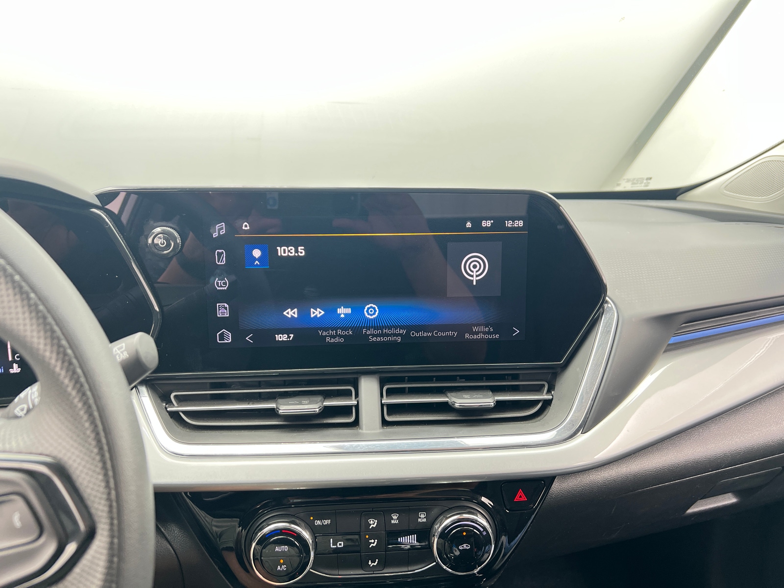 Thumbnail: 2025 Chevrolet Trax - 3