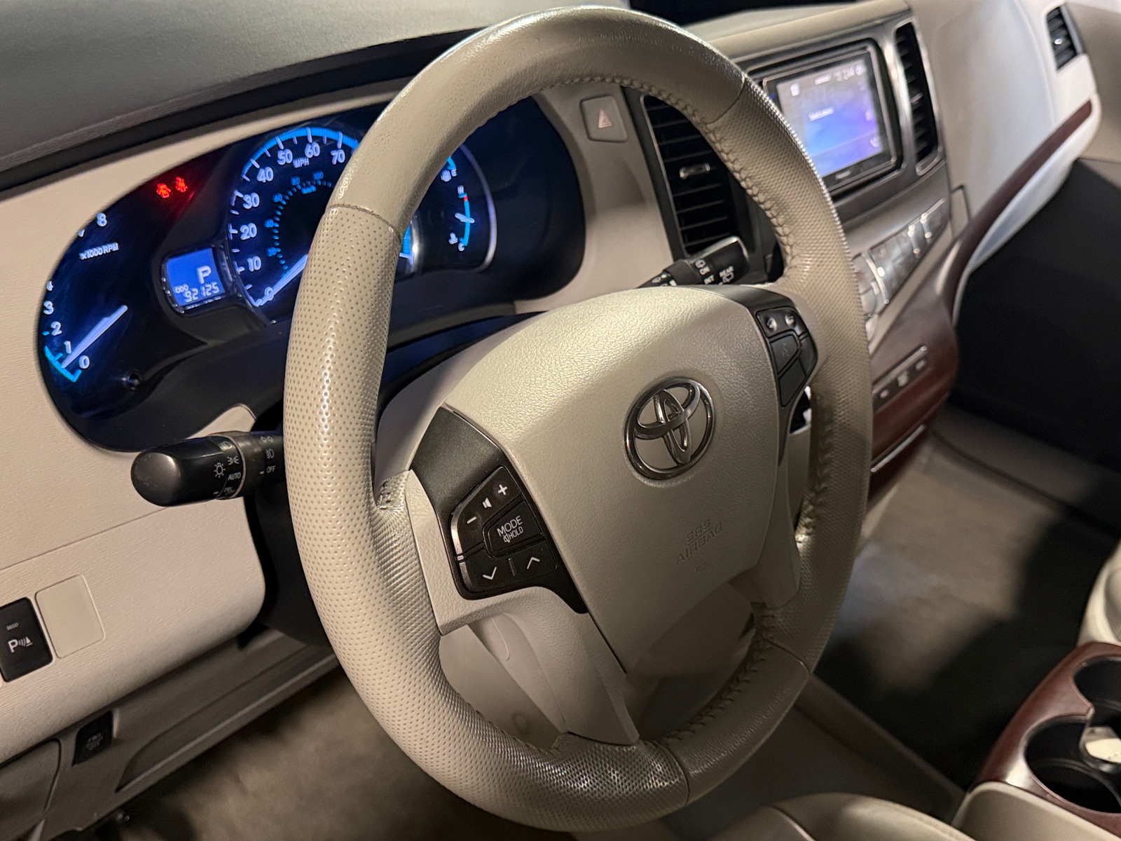 Thumbnail: 2012 Toyota Sienna - 4