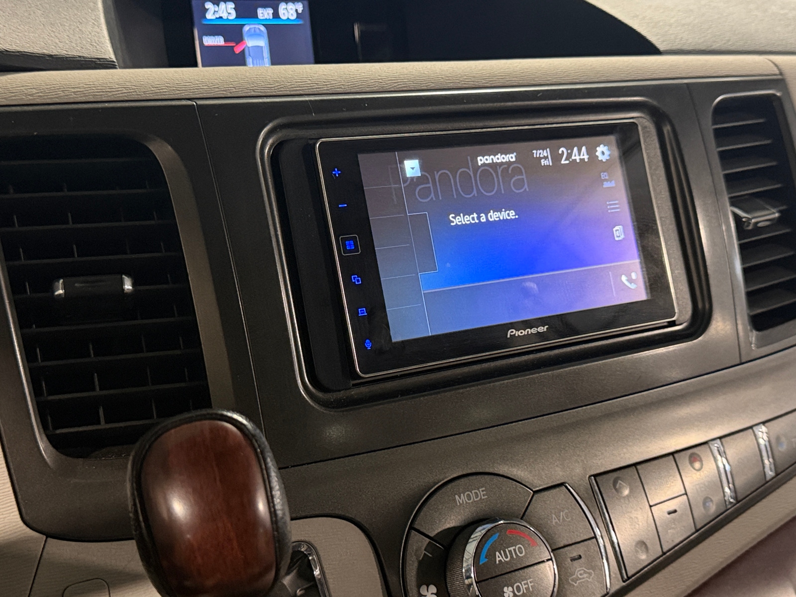 Thumbnail: 2012 Toyota Sienna - 3
