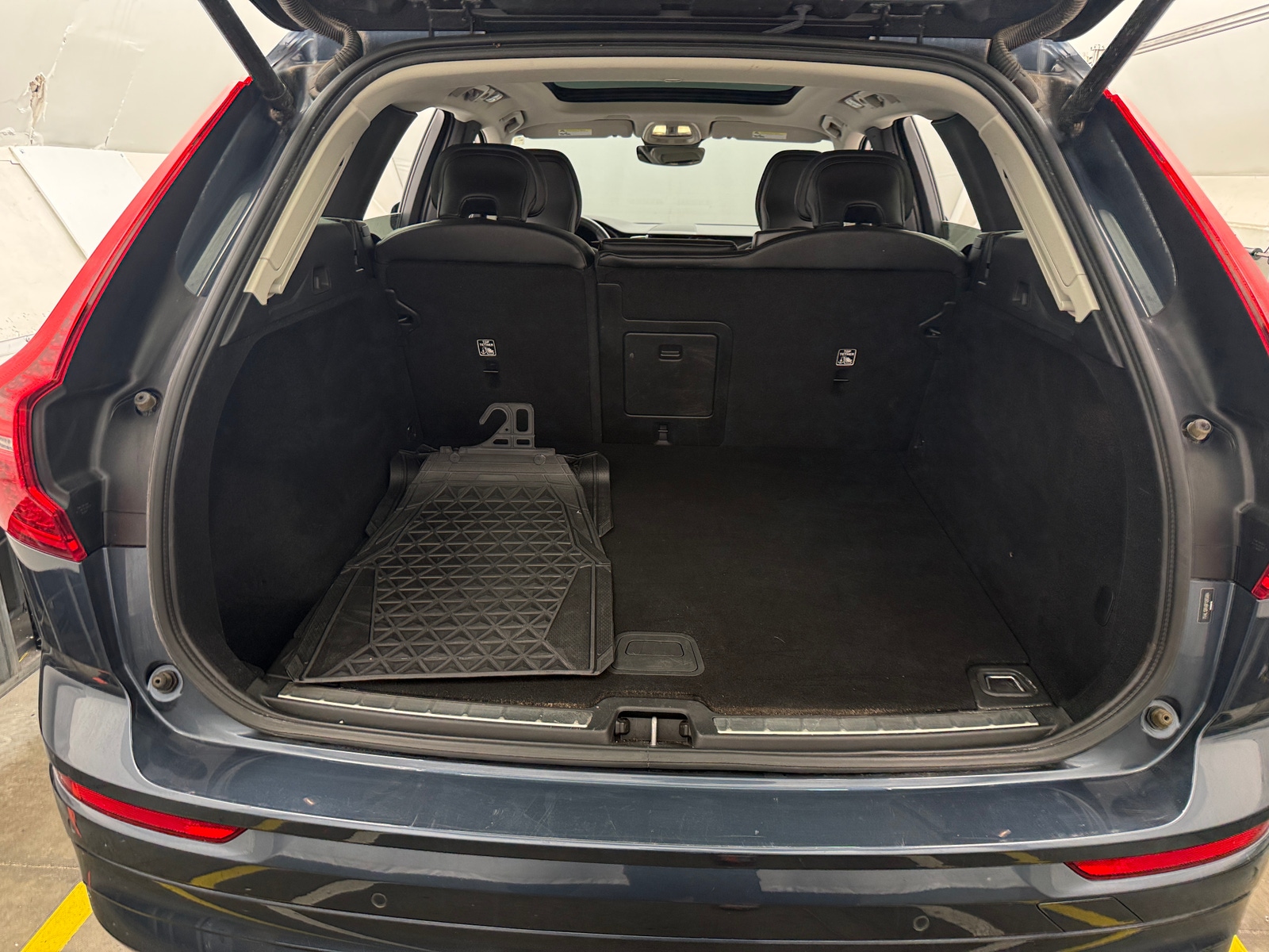 Thumbnail: 2023 Volvo XC60 - 7