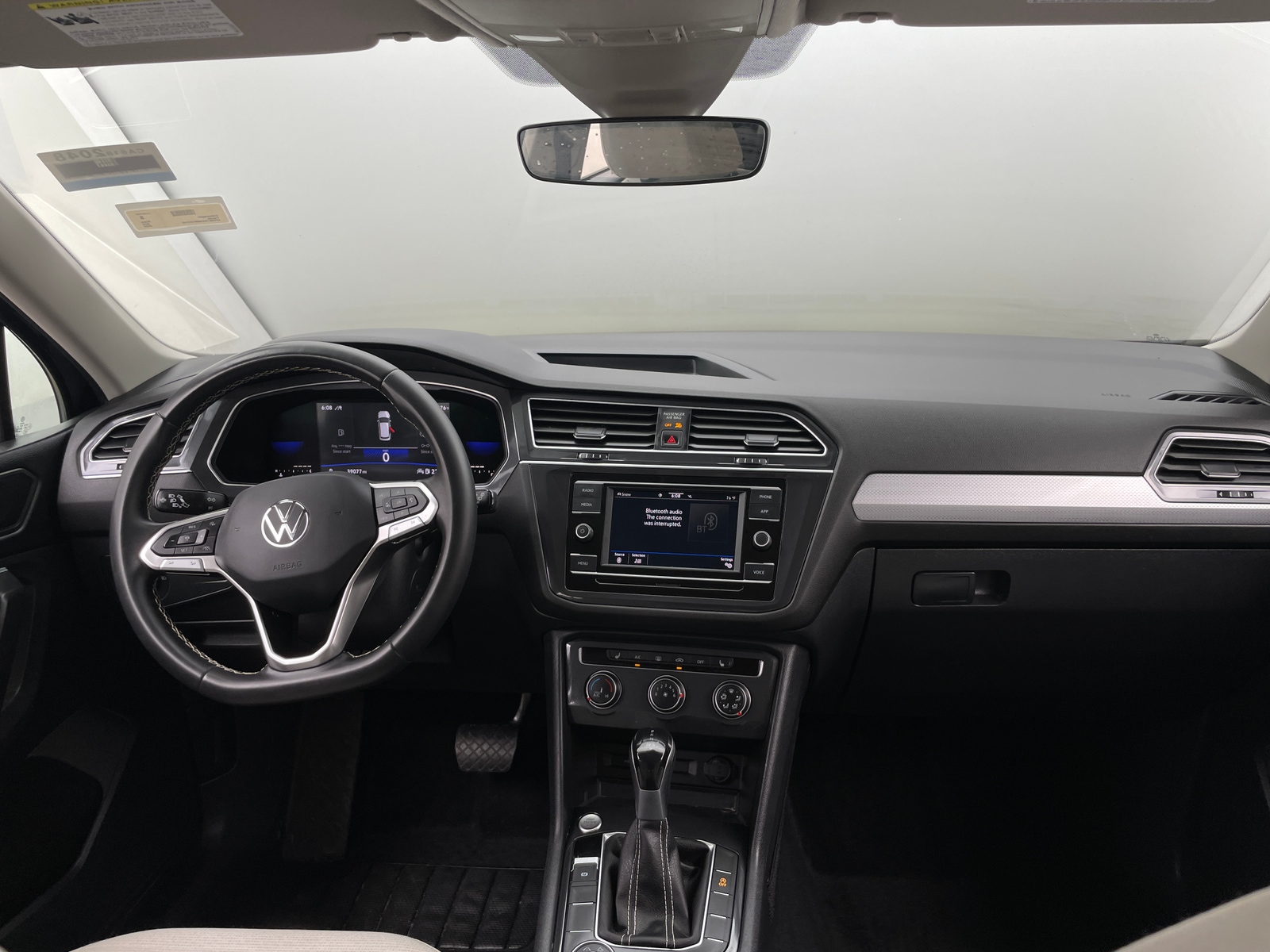 Thumbnail: 2022 Volkswagen Tiguan - 3