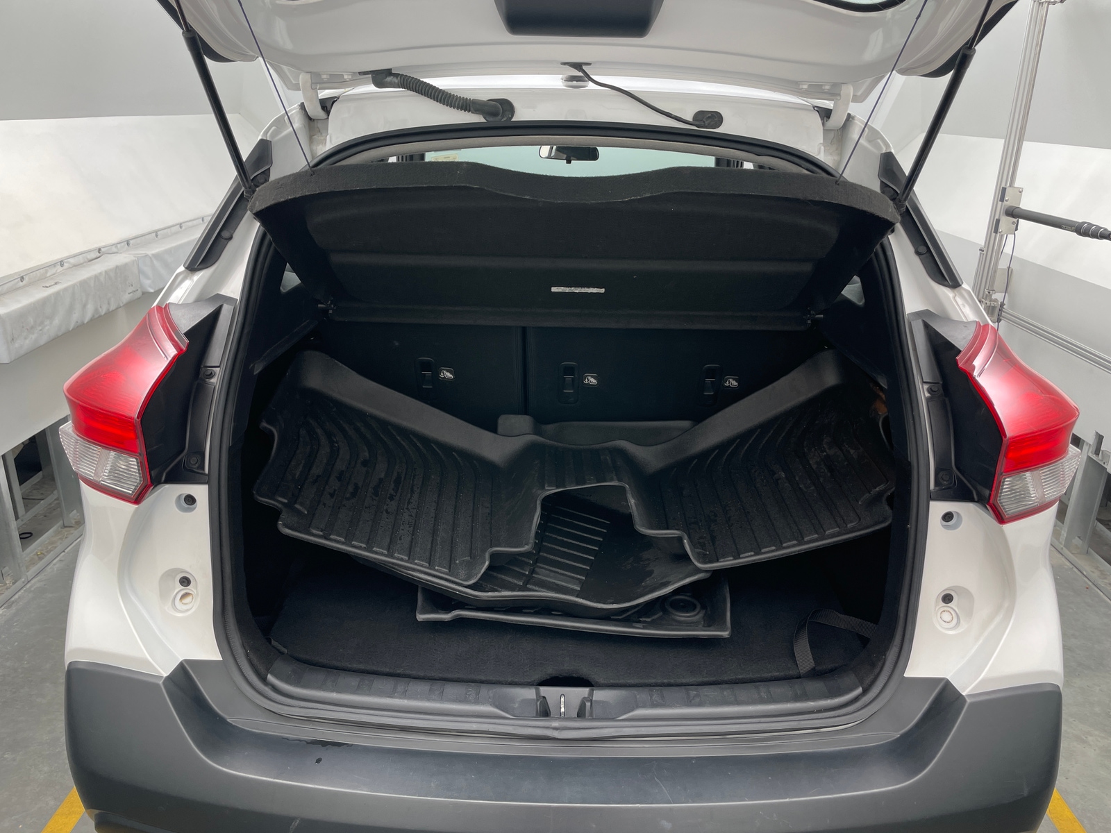 Thumbnail: 2018 Nissan Kicks - 7