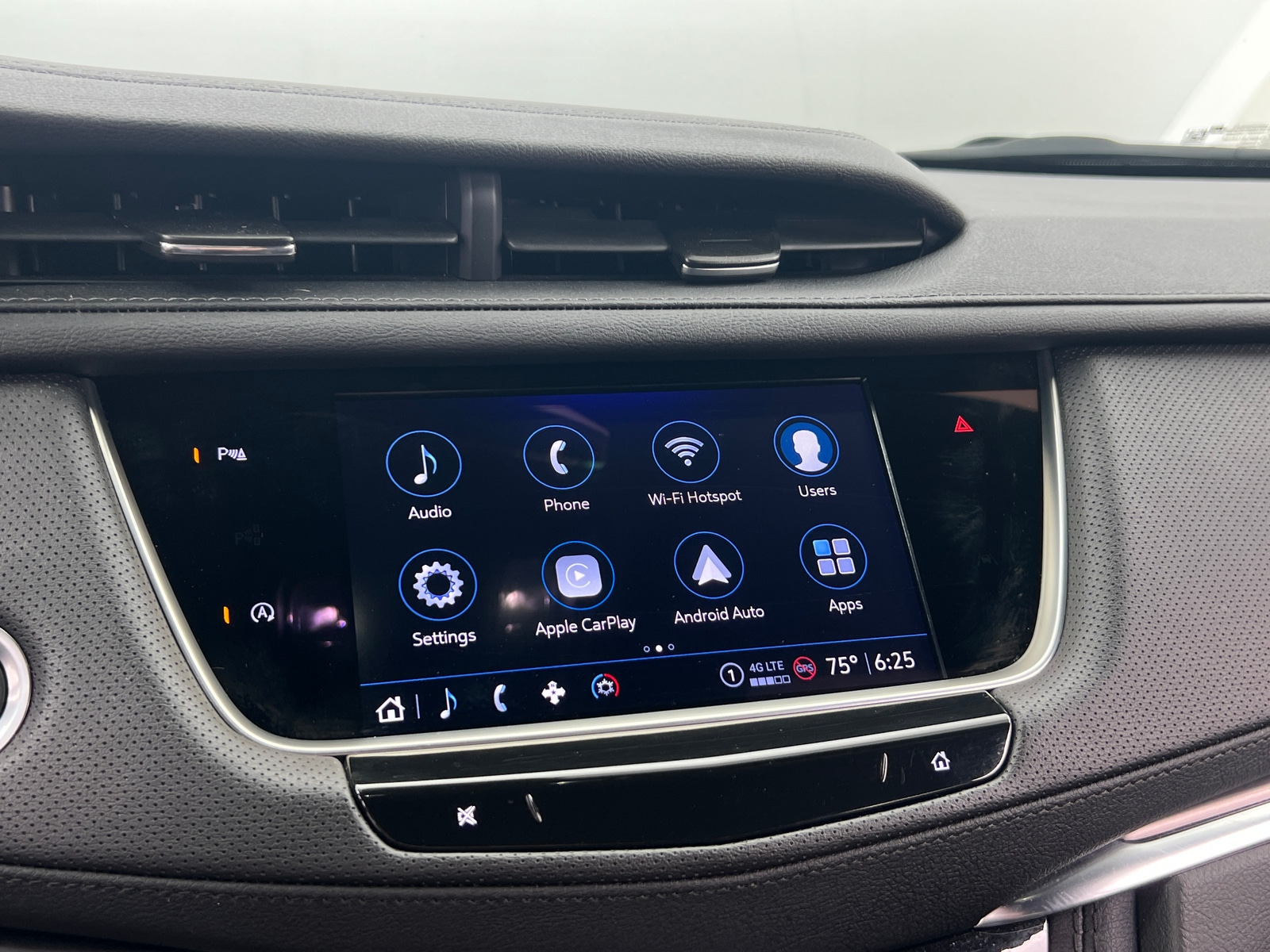 Thumbnail: 2024 Cadillac XT5 - 3